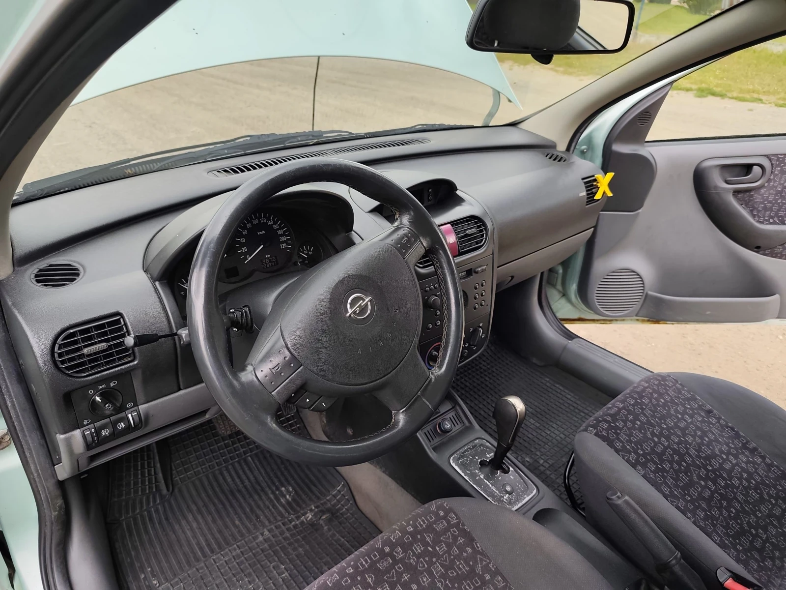 Opel Corsa 1.2i, снимка 6 - Автомобили и джипове - 54606134