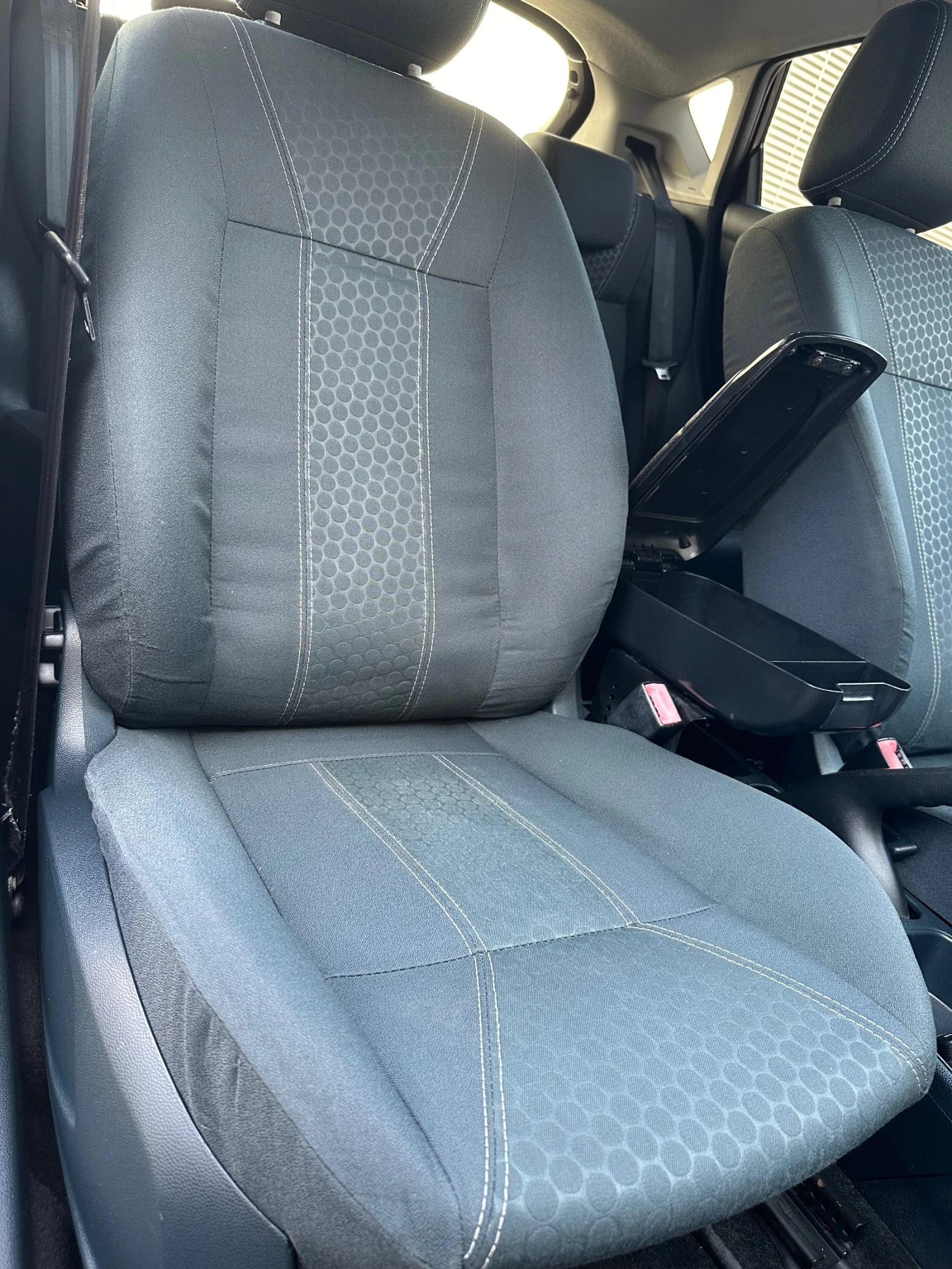 Ford Fiesta 1.4 I GPL, снимка 9 - Автомобили и джипове - 54857644