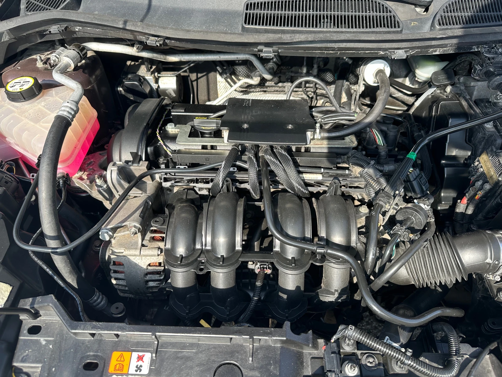 Ford Fiesta 1.4 I GPL, снимка 13 - Автомобили и джипове - 54857644