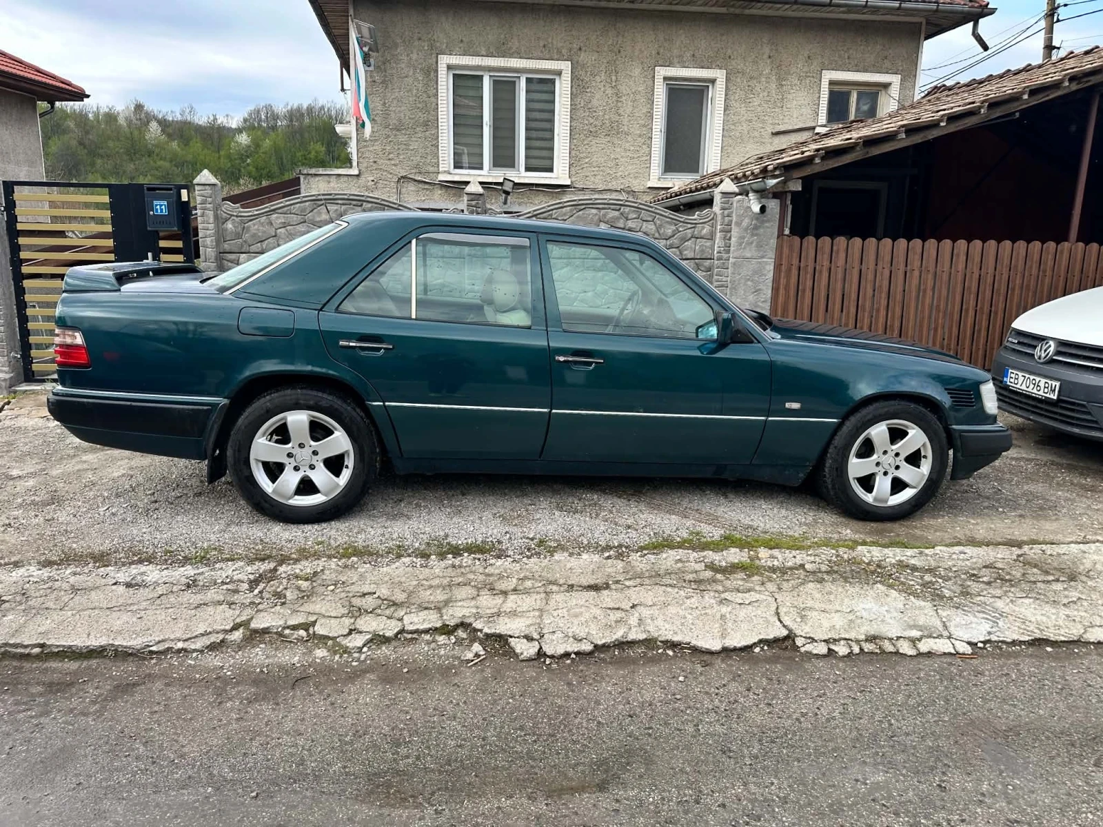 Mercedes-Benz 124, снимка 3 - Автомобили и джипове - 55069302