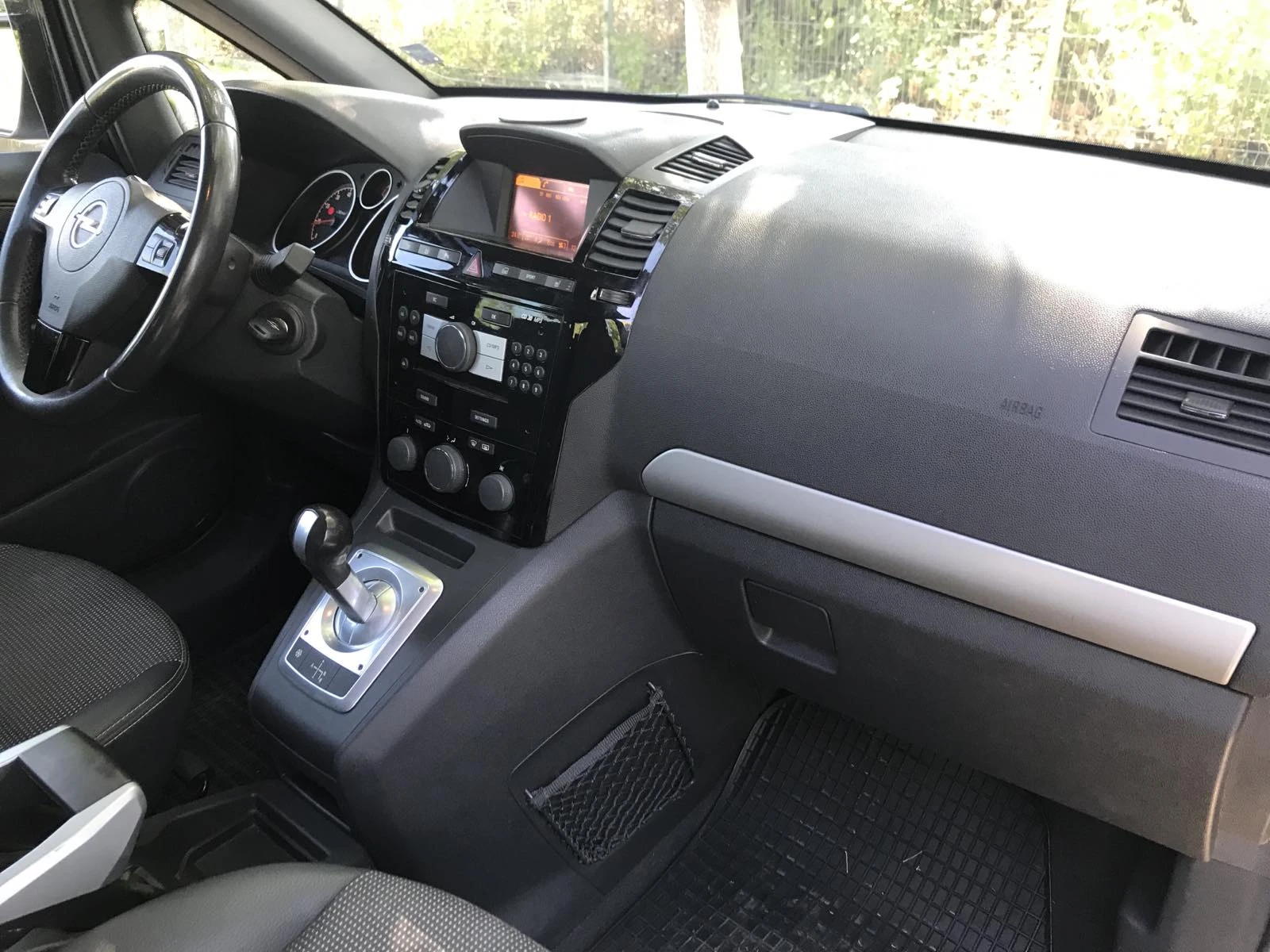 Opel Zafira, снимка 11 - Автомобили и джипове - 56144196