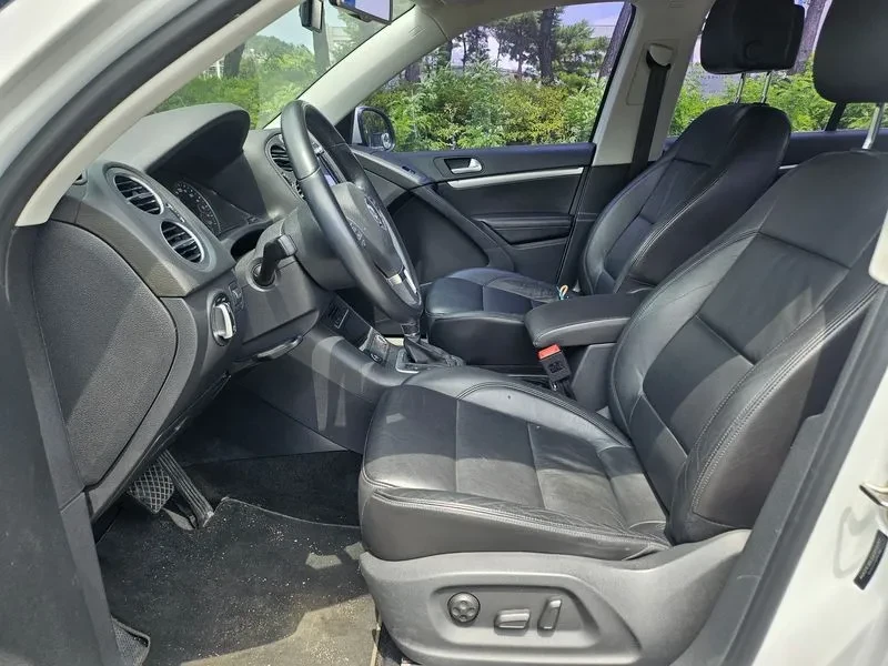 VW Tiguan 2.0 Tdi Comfort 5N, снимка 11 - Автомобили и джипове - 56112778