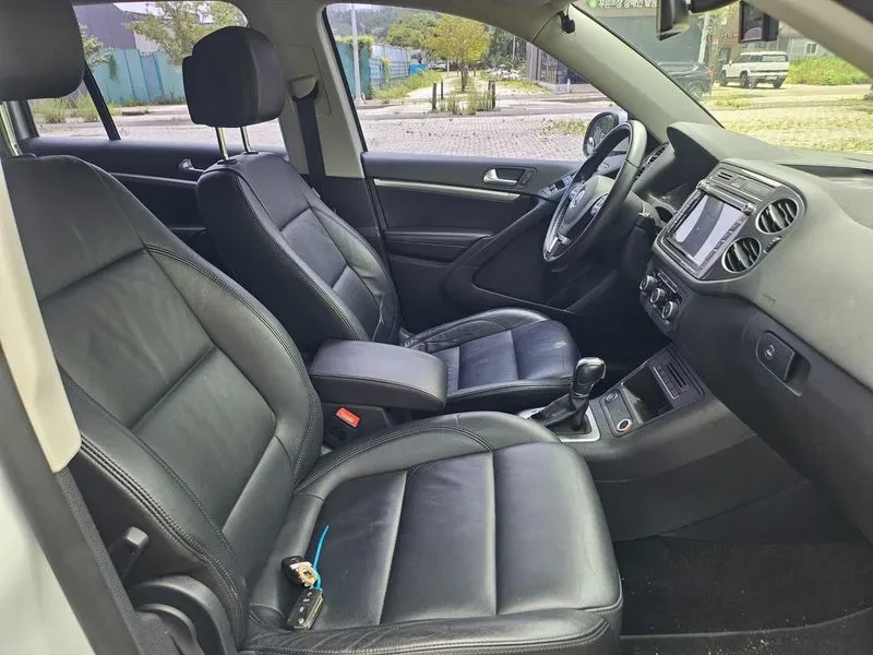 VW Tiguan 2.0 Tdi Comfort 5N, снимка 13 - Автомобили и джипове - 56112778