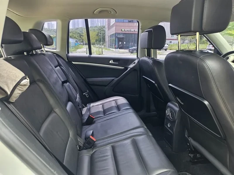 VW Tiguan 2.0 Tdi Comfort 5N, снимка 12 - Автомобили и джипове - 56112778