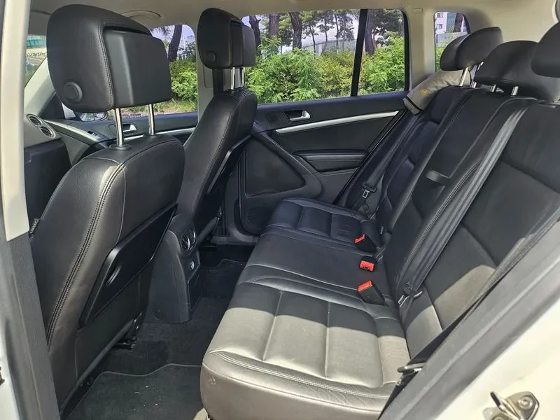 VW Tiguan 2.0 Tdi Comfort 5N, снимка 10 - Автомобили и джипове - 56112778