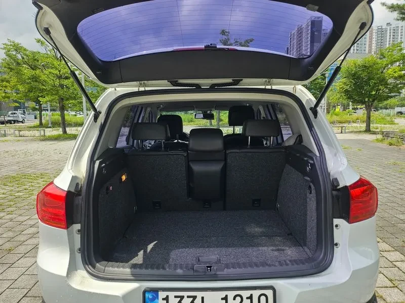 VW Tiguan 2.0 Tdi Comfort 5N, снимка 9 - Автомобили и джипове - 56112778