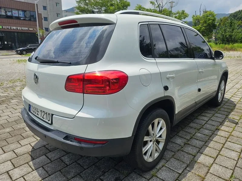 VW Tiguan 2.0 Tdi Comfort 5N, снимка 8 - Автомобили и джипове - 56112778