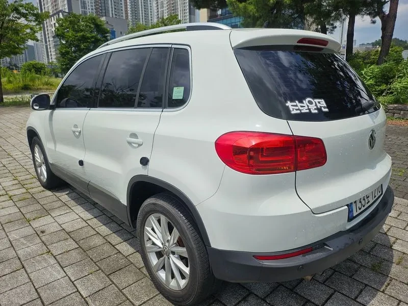 VW Tiguan 2.0 Tdi Comfort 5N, снимка 6 - Автомобили и джипове - 56112778