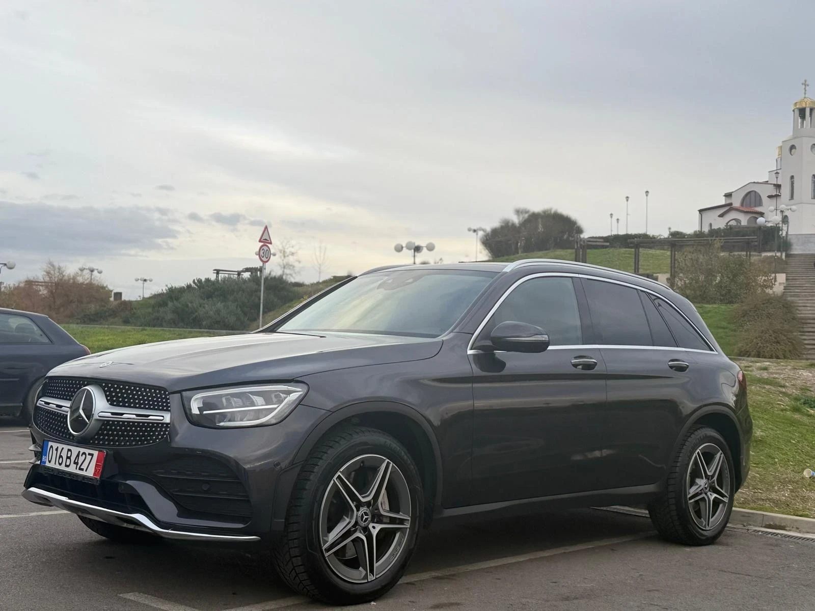 Mercedes-Benz GLC 220 AMG//DISTR/360/KEYLESS-GO/DISTR/ - изображение 6