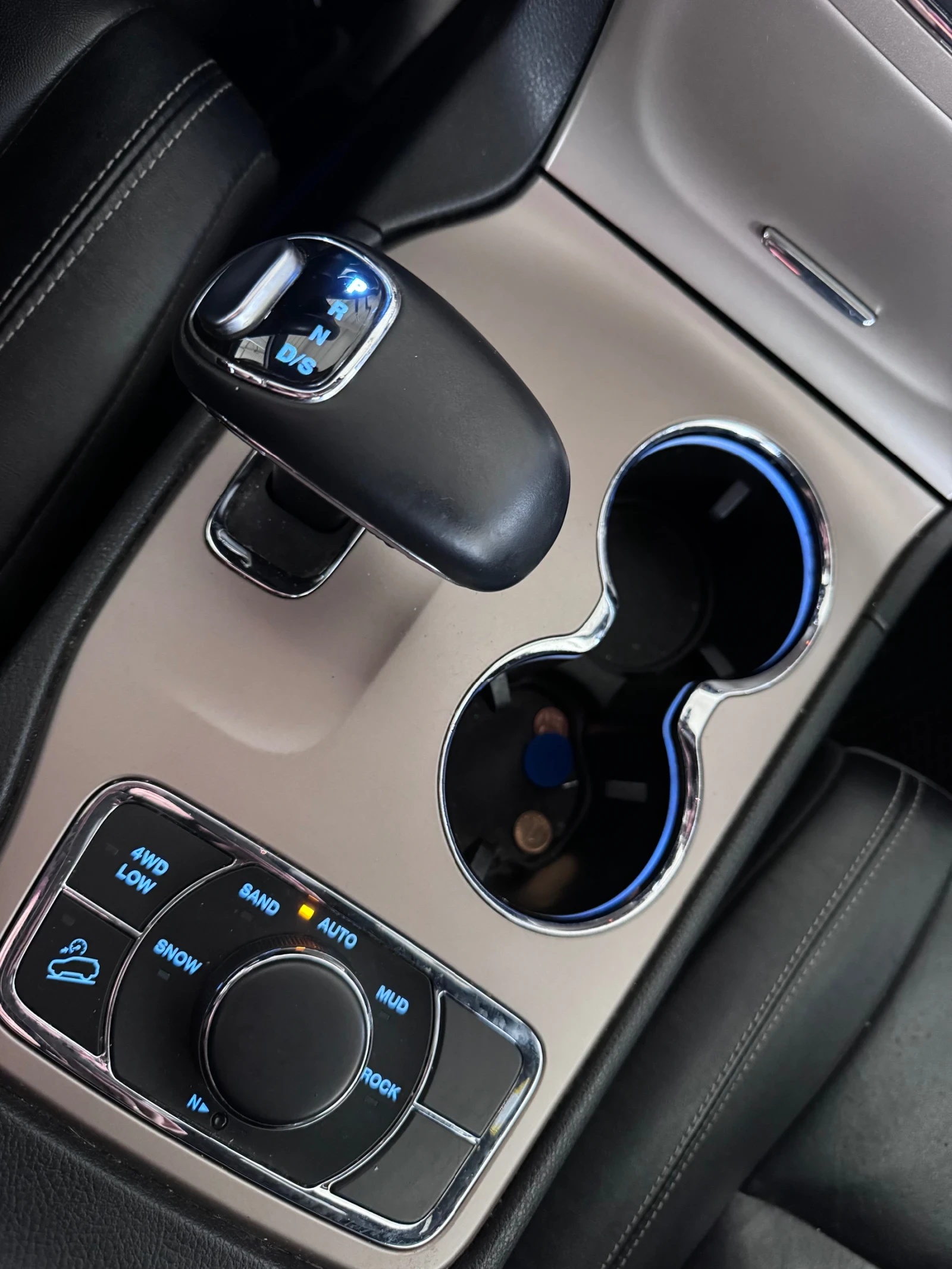 Jeep Grand cherokee, снимка 10 - Автомобили и джипове - 54083685