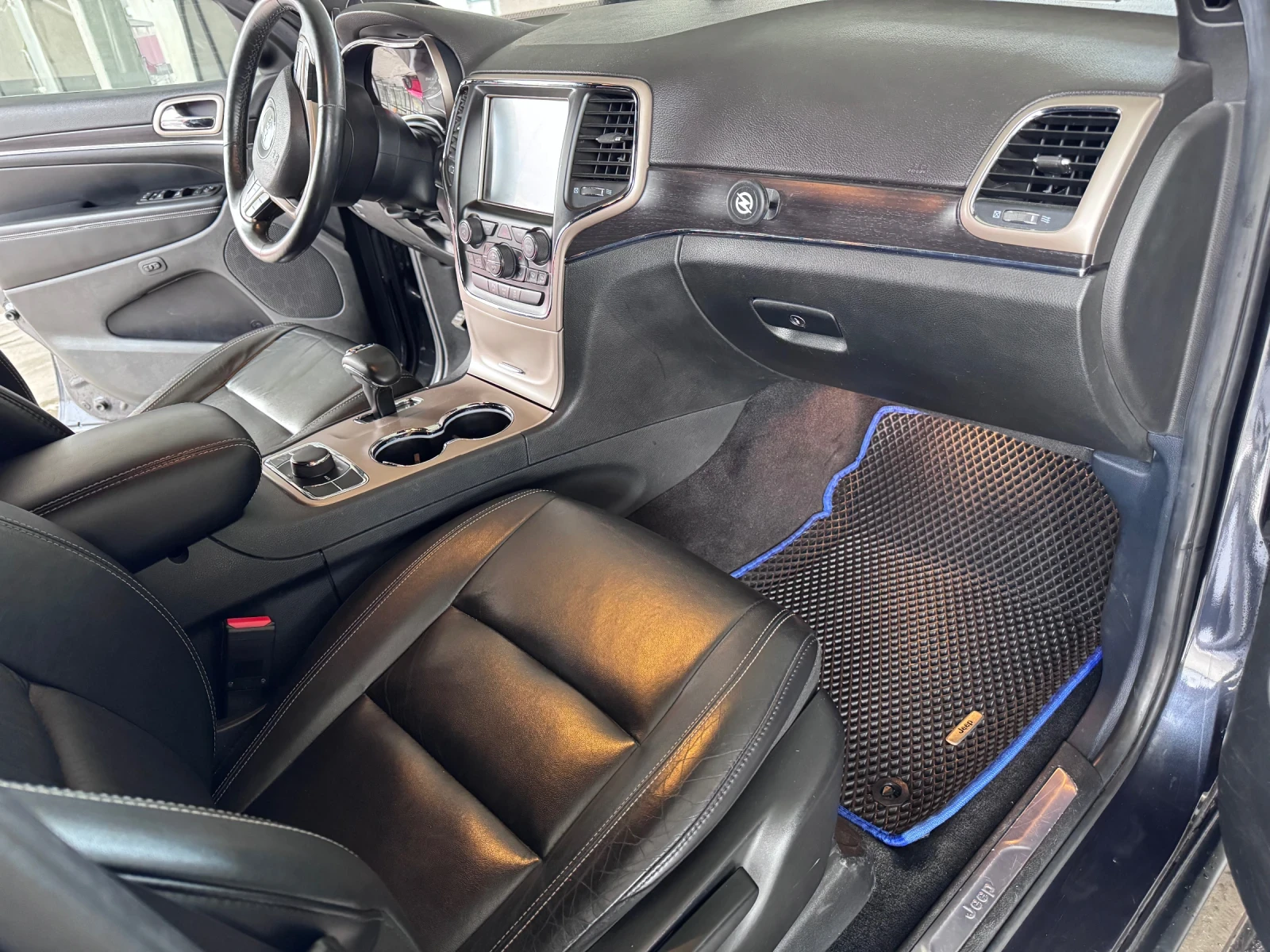 Jeep Grand cherokee, снимка 11 - Автомобили и джипове - 54083685