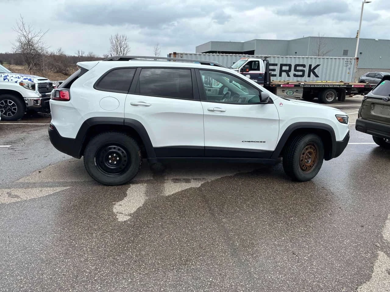 Jeep Cherokee * Trailhawk Elite * CARFAX * БЕЗ ПЪРВОНАЧАЛНА ВНОС, снимка 3 - Автомобили и джипове - 54227476