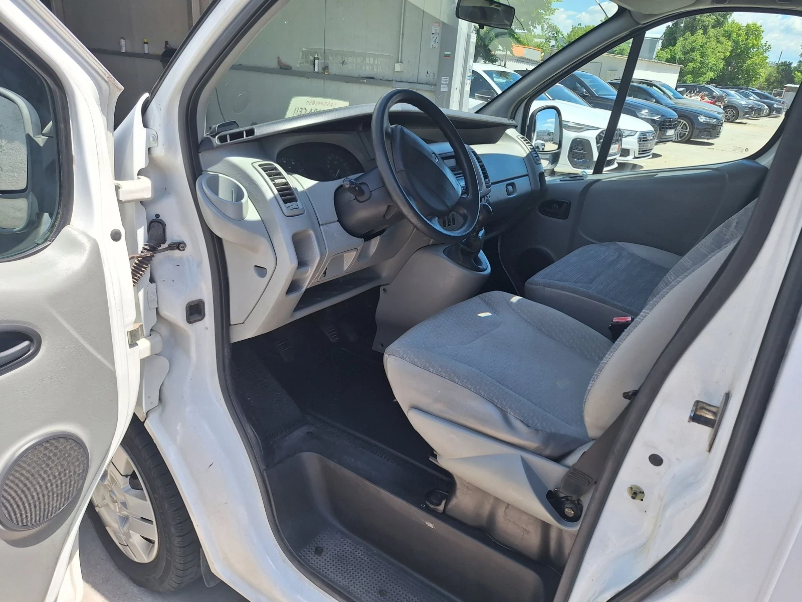 Renault Trafic 2.0dci, снимка 8 - Бусове и автобуси - 54989045