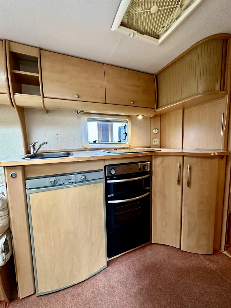 Каравана Bailey Senator, снимка 14 - Каравани и кемпери - 52932947