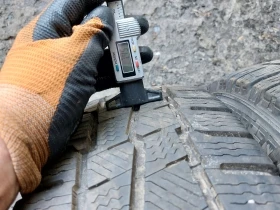 Гуми Зимни 215/65R16, снимка 4