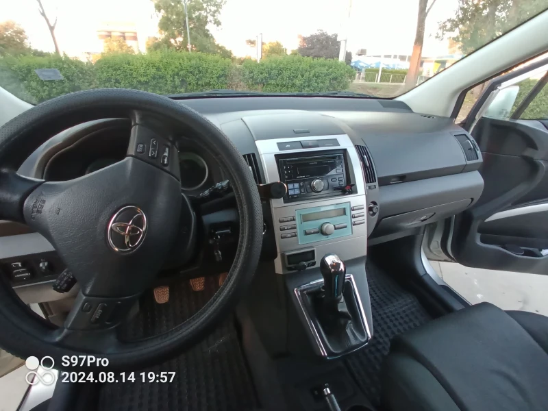 Toyota Corolla verso с газ, снимка 12 - Автомобили и джипове - 47414884