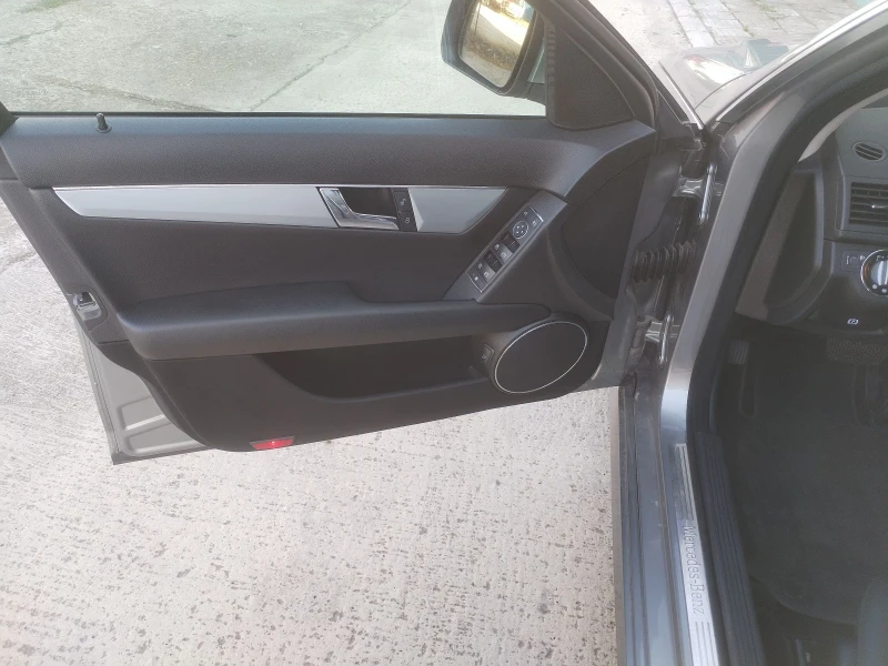 Mercedes-Benz C 230 2.5 V6 AMG, снимка 11 - Автомобили и джипове - 52427202