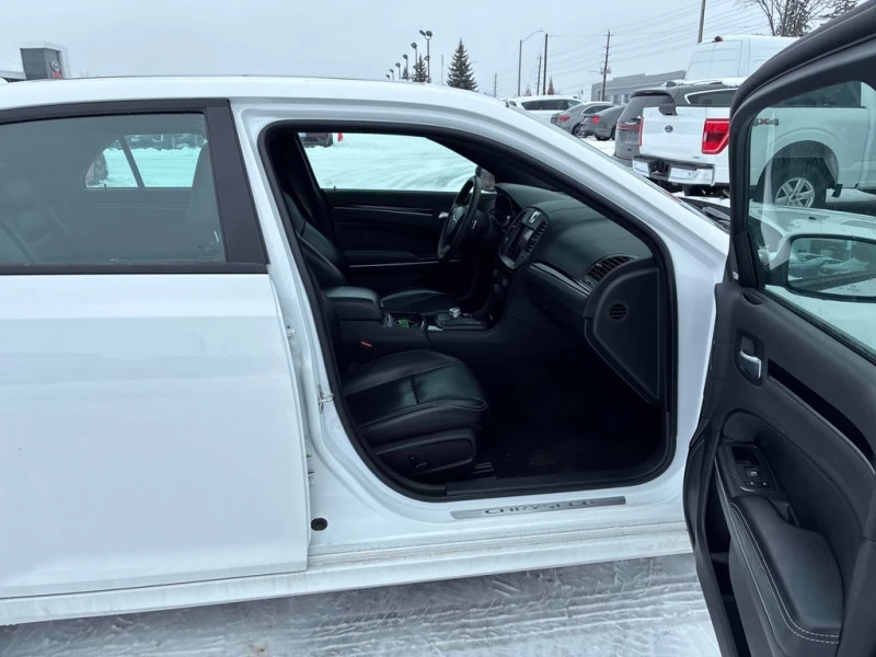 Chrysler 300c * 300S * CARFAX * ЦЕНА ДО БГ, снимка 17 - Автомобили и джипове - 52898643