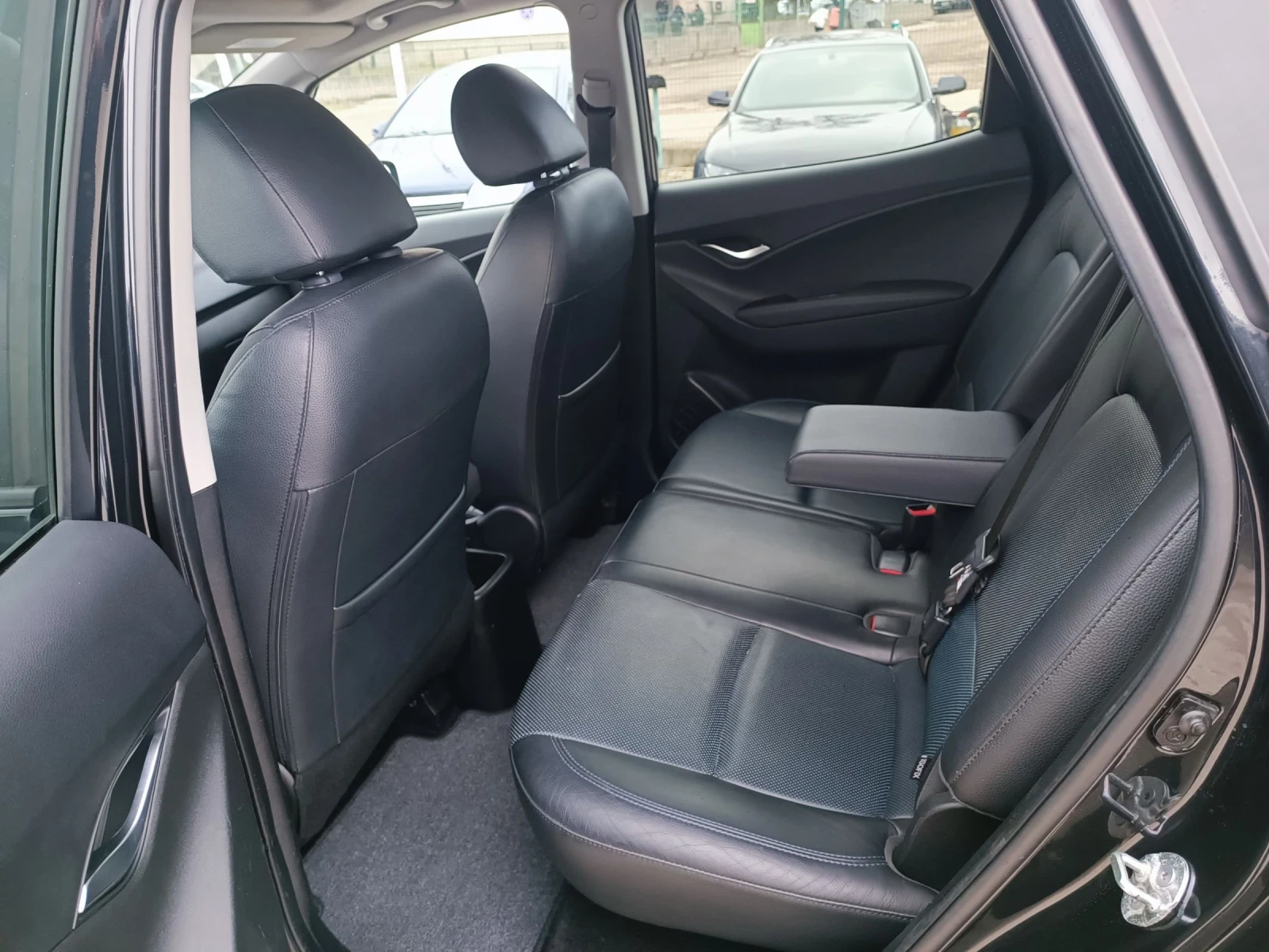 Hyundai Ix20 1.6i-125кс-ШВЕЙЦАРИЯ-АВТОМАТ-NAVI-KEYLESS-FULL - изображение 10