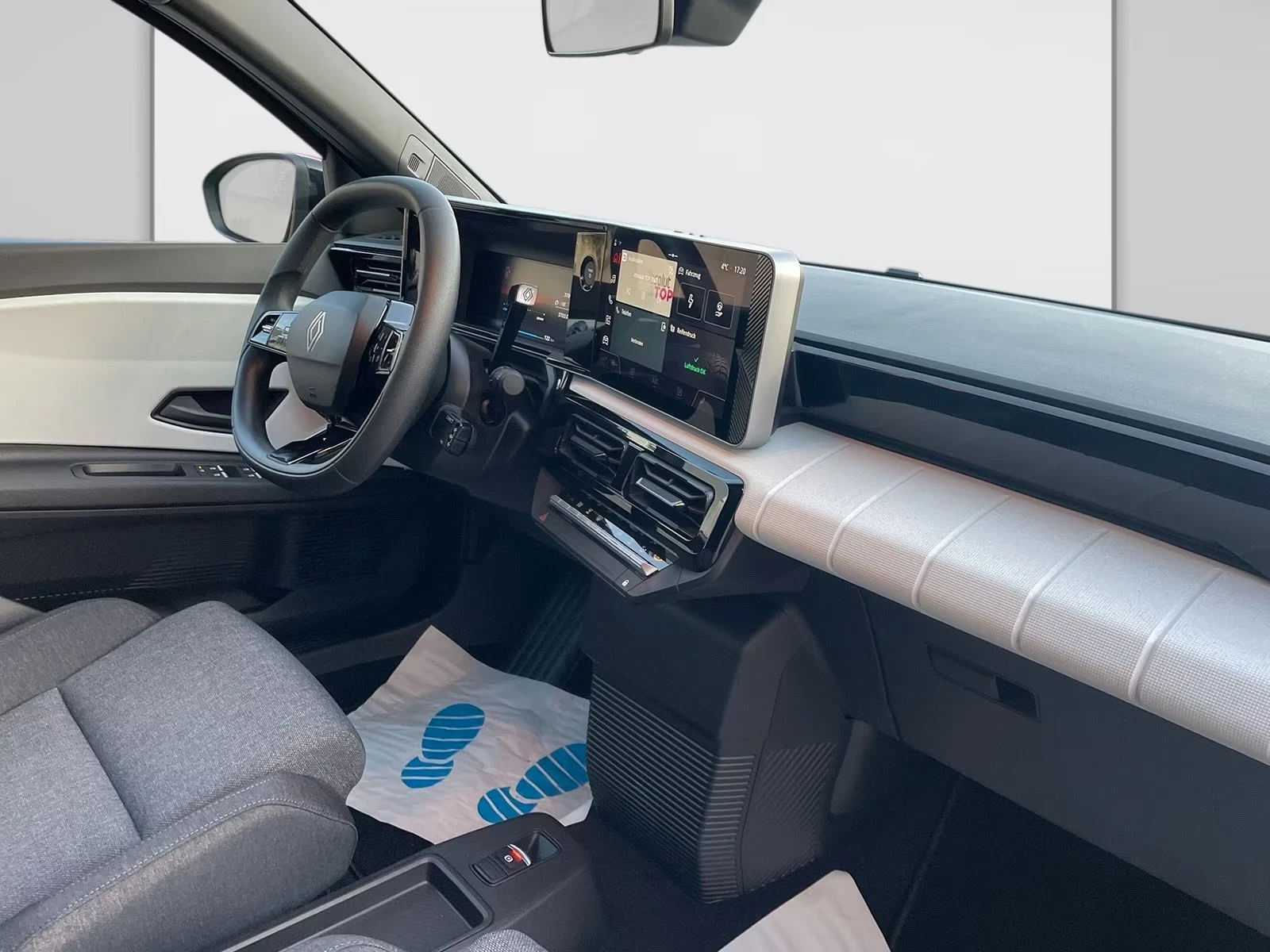 Renault 5 Evolution / Keyless/  Heated Seats / LED / NAVI, снимка 7 - Автомобили и джипове - 54064358