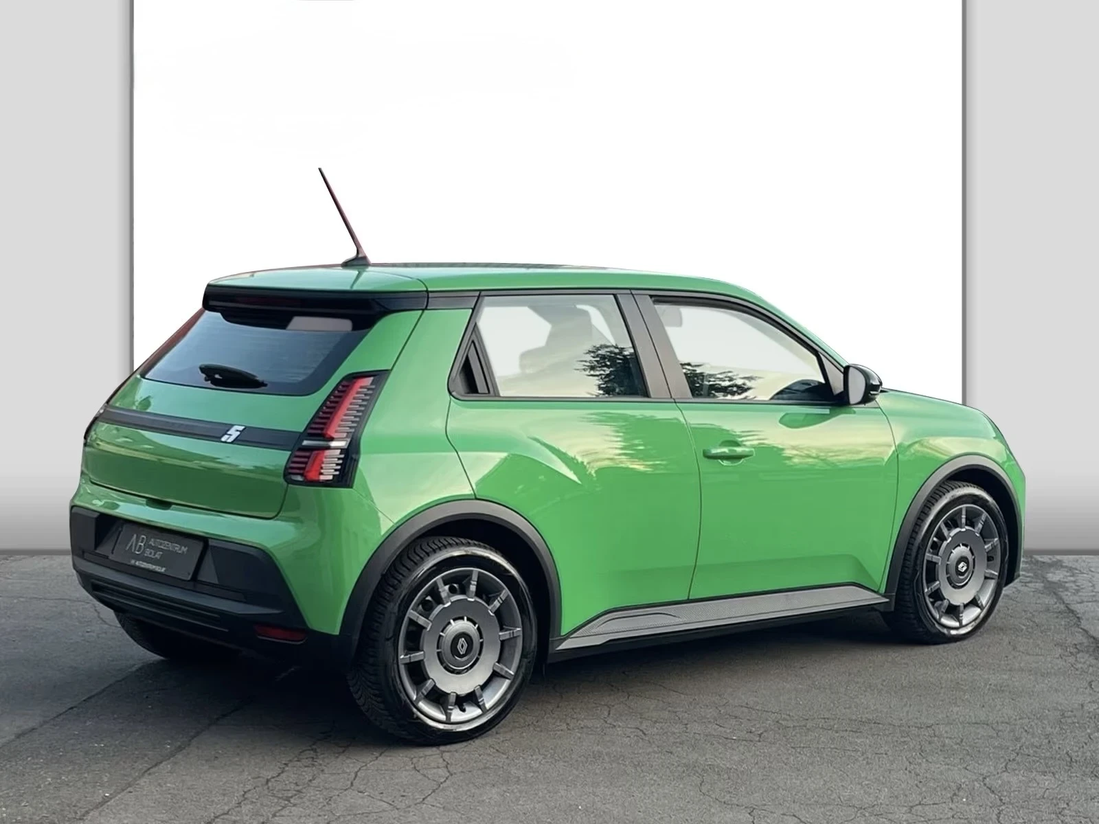 Renault 5 Evolution / Keyless/  Heated Seats / LED / NAVI, снимка 4 - Автомобили и джипове - 54064358