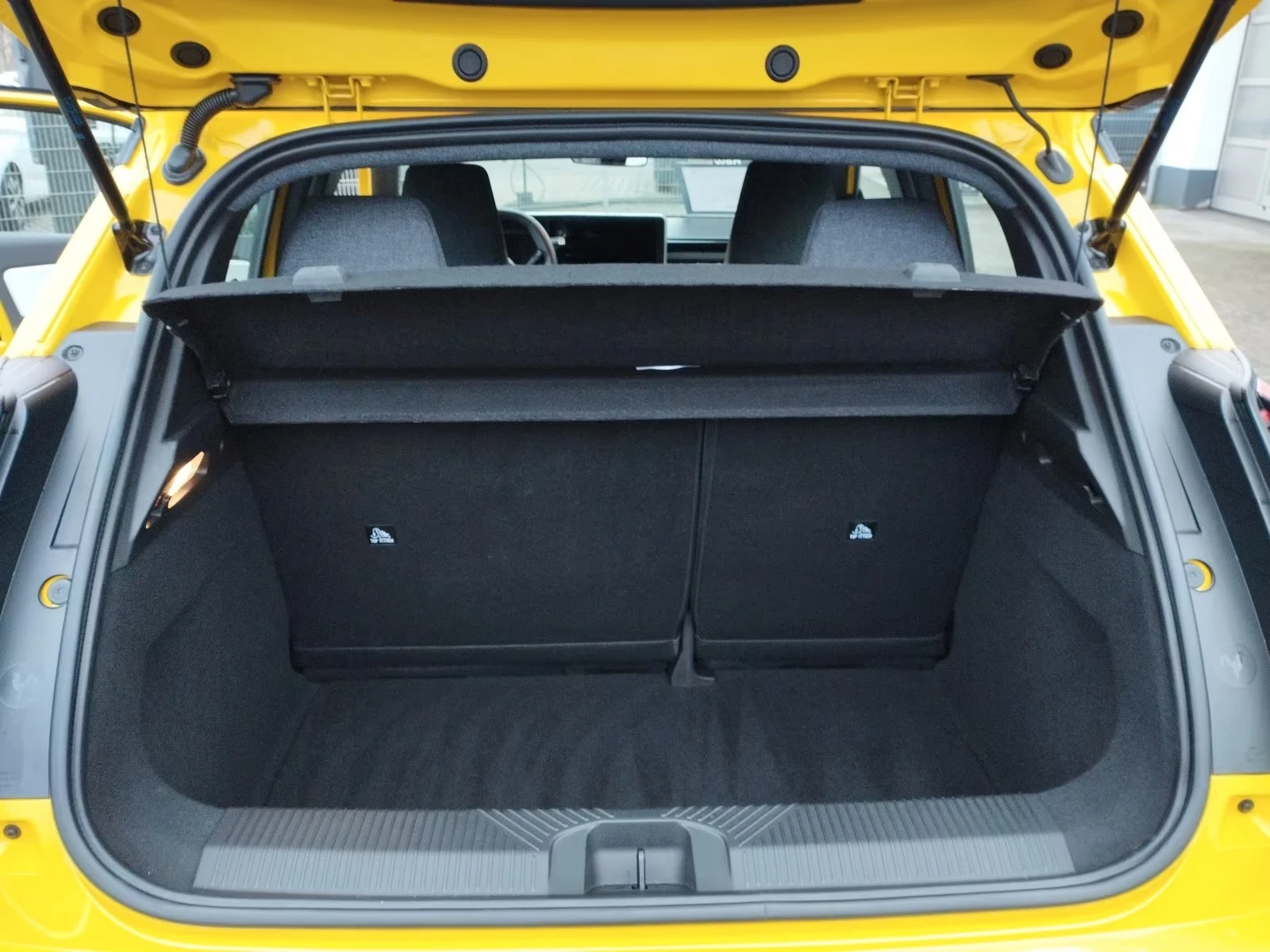 Renault 5 Evolution 40kWh / Keyless / Heated Seats / LED | Mobile.bg � ����������� 15