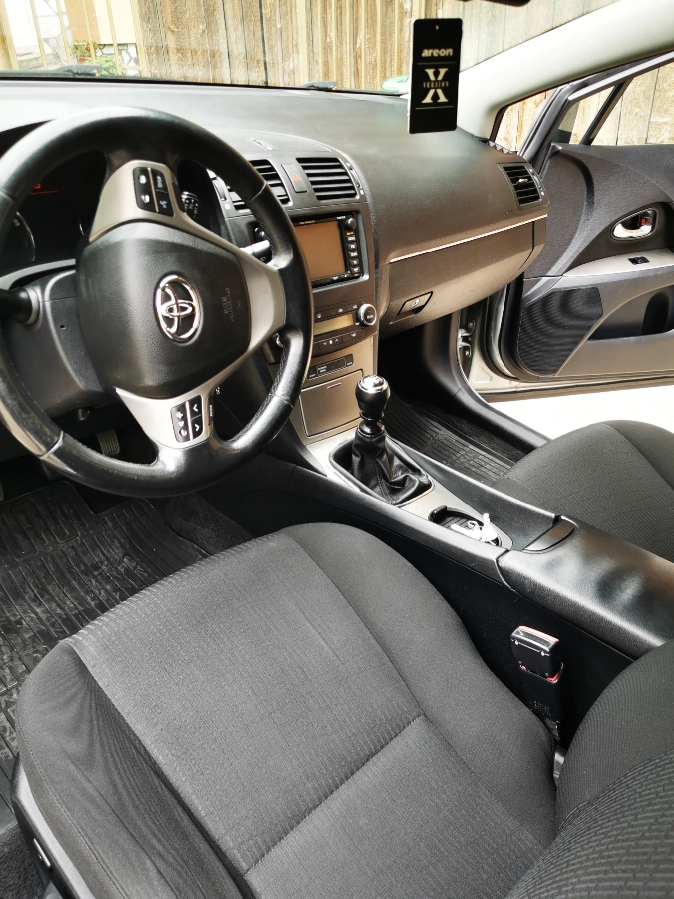 Toyota Avensis, снимка 13 - Автомобили и джипове - 54250510