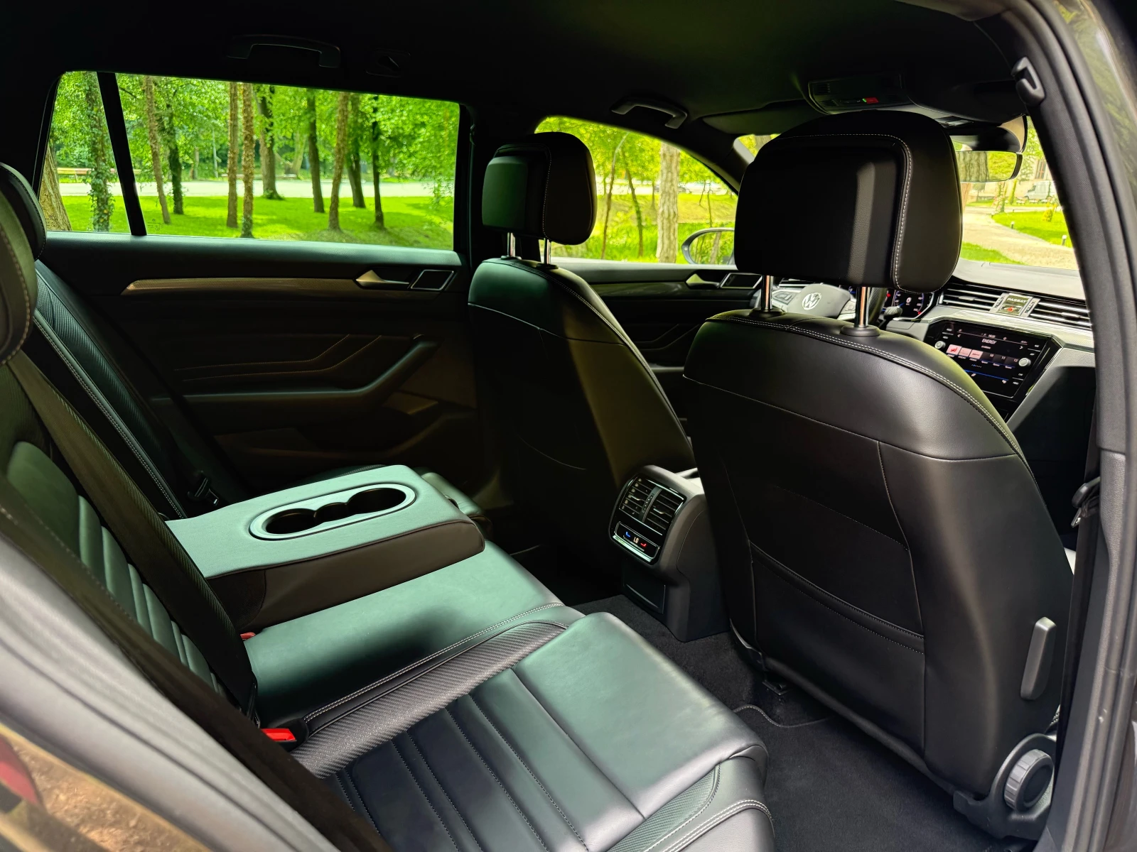 VW Passat 2.0TDI* 3ХR-LINE* 200K.C* DIST* CAM* IQ* ТЕГЛИЧ* , снимка 11 - Автомобили и джипове - 54622369