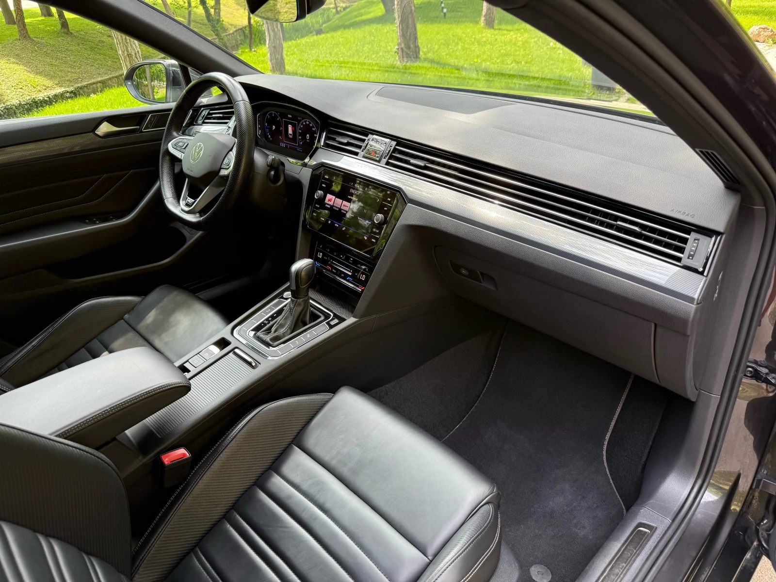 VW Passat 2.0TDI* 3ХR-LINE* 200K.C* DIST* CAM* IQ* ТЕГЛИЧ* , снимка 8 - Автомобили и джипове - 54622369