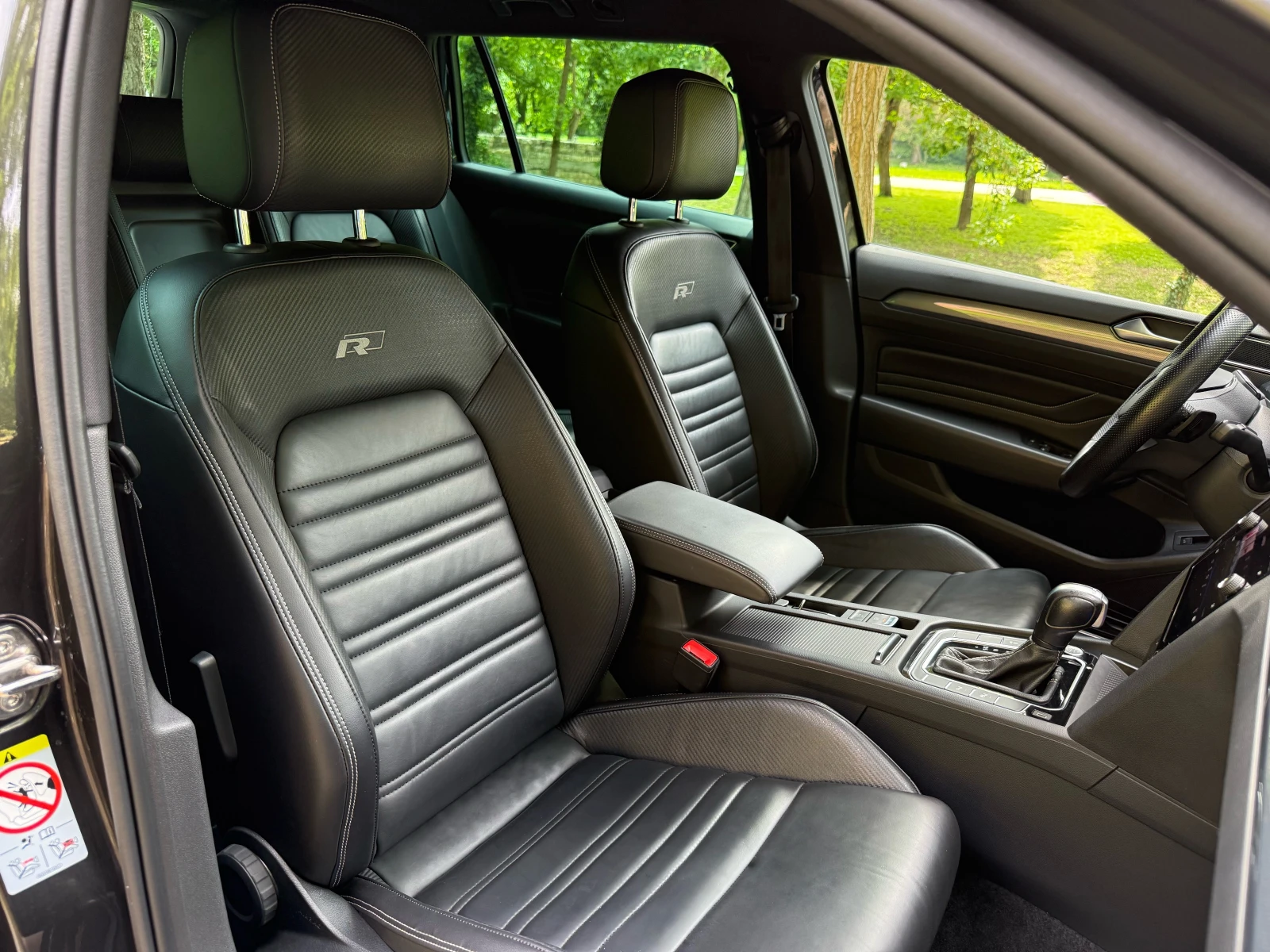VW Passat 2.0TDI* 3ХR-LINE* 200K.C* DIST* CAM* IQ* ТЕГЛИЧ* , снимка 10 - Автомобили и джипове - 54622369