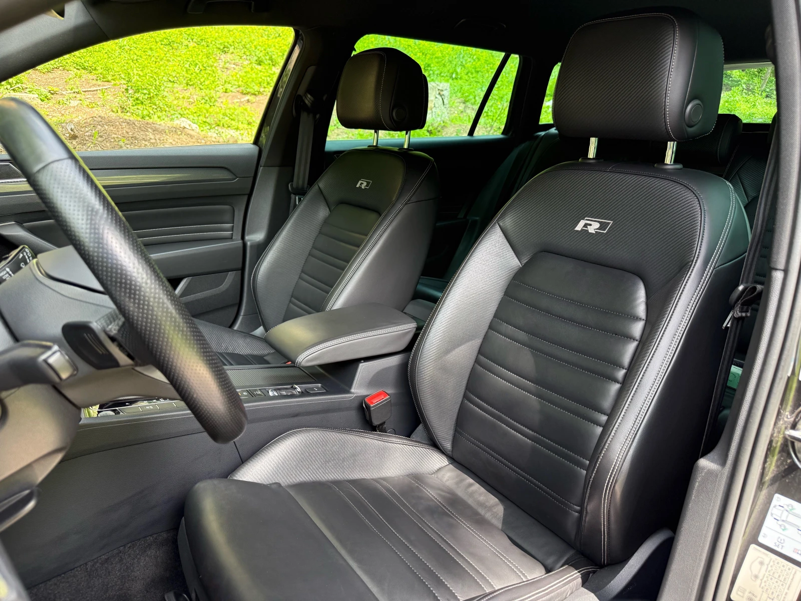 VW Passat 2.0TDI* 3ХR-LINE* 200K.C* DIST* CAM* IQ* ТЕГЛИЧ* , снимка 9 - Автомобили и джипове - 54622369