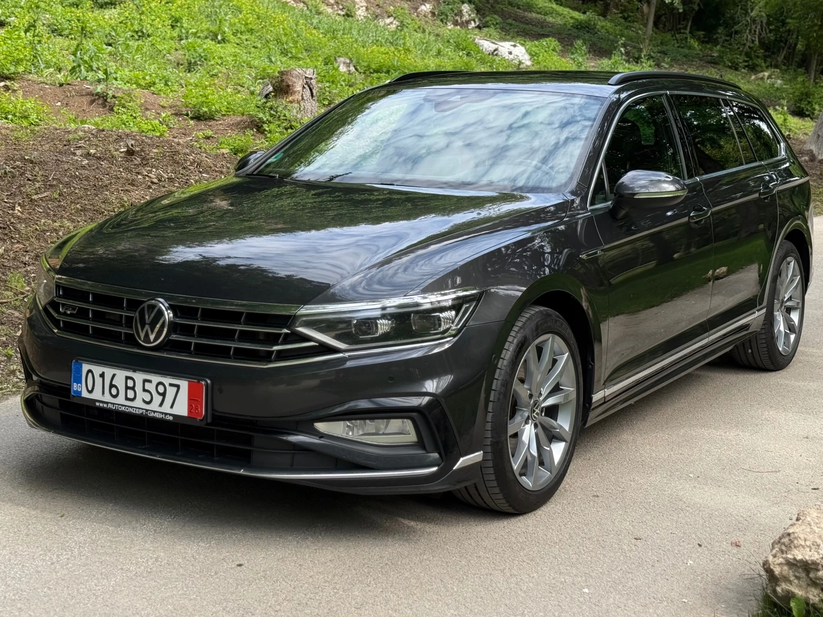 VW Passat 2.0TDI* 3ХR-LINE* 200K.C* DIST* CAM* IQ* ТЕГЛИЧ* , снимка 3 - Автомобили и джипове - 54622369