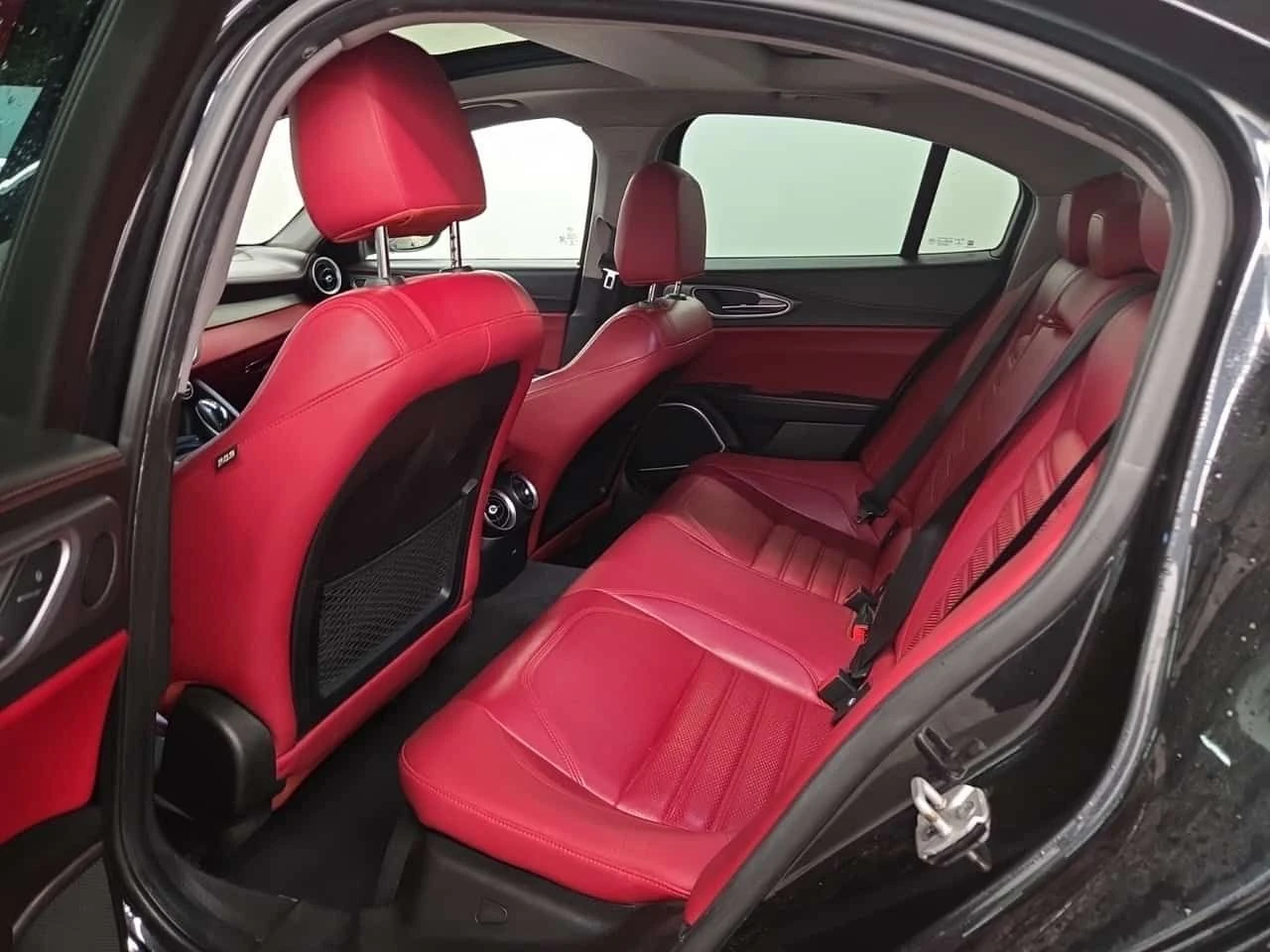 Alfa Romeo Giulia * TI SPORT* АВТОКРЕДИТ БЕЗ ПЪРВОНАЧАЛНА ВНОСКА* , снимка 11 - Автомобили и джипове - 54665537