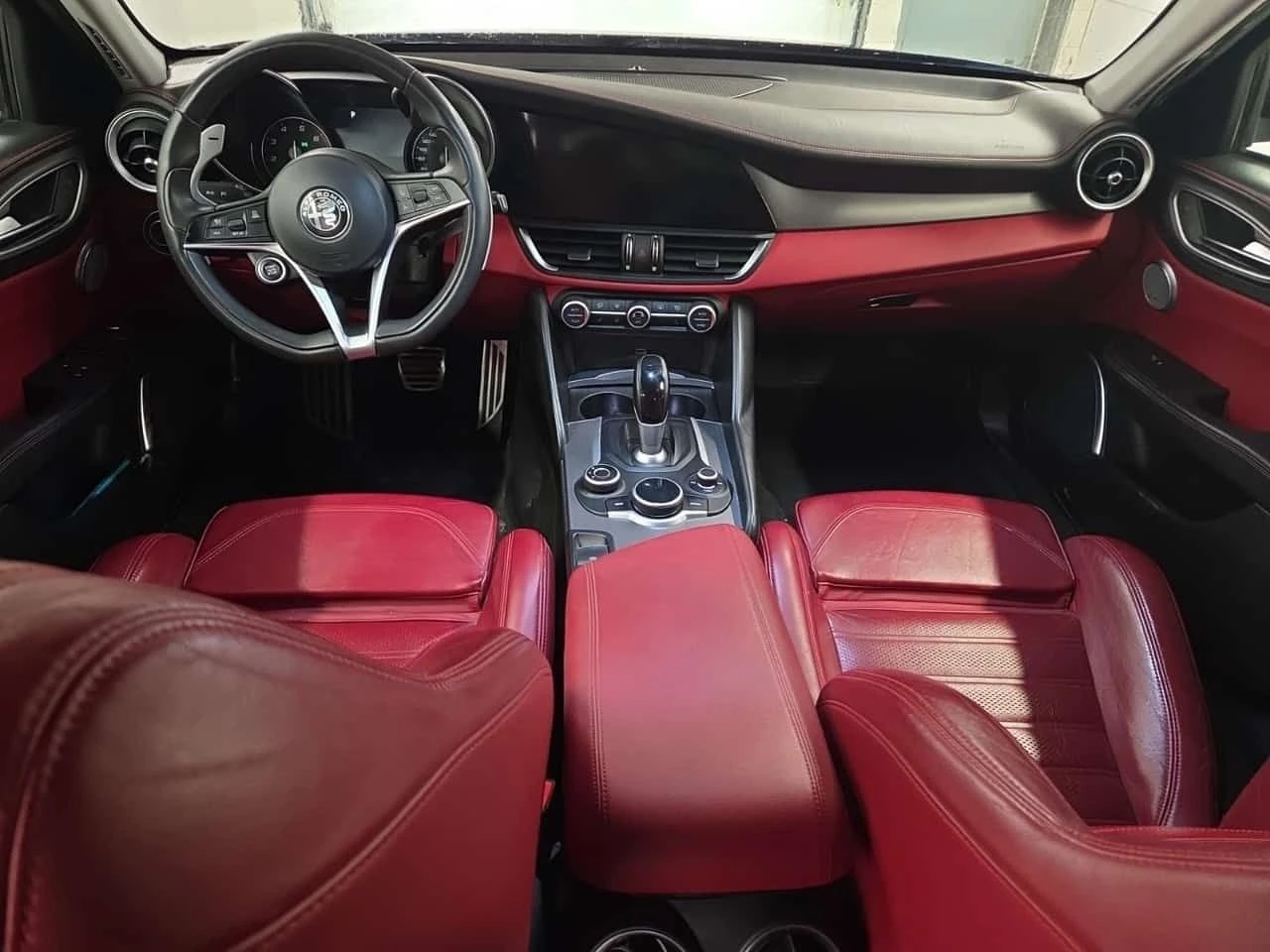 Alfa Romeo Giulia * TI SPORT* АВТОКРЕДИТ БЕЗ ПЪРВОНАЧАЛНА ВНОСКА* , снимка 10 - Автомобили и джипове - 54665537