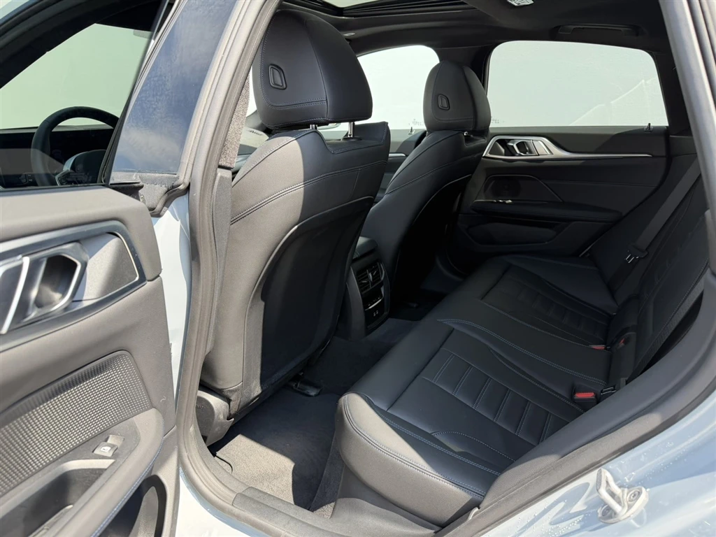 BMW i4 xDrive40 Gran Coupe, снимка 10 - Автомобили и джипове - 55538154