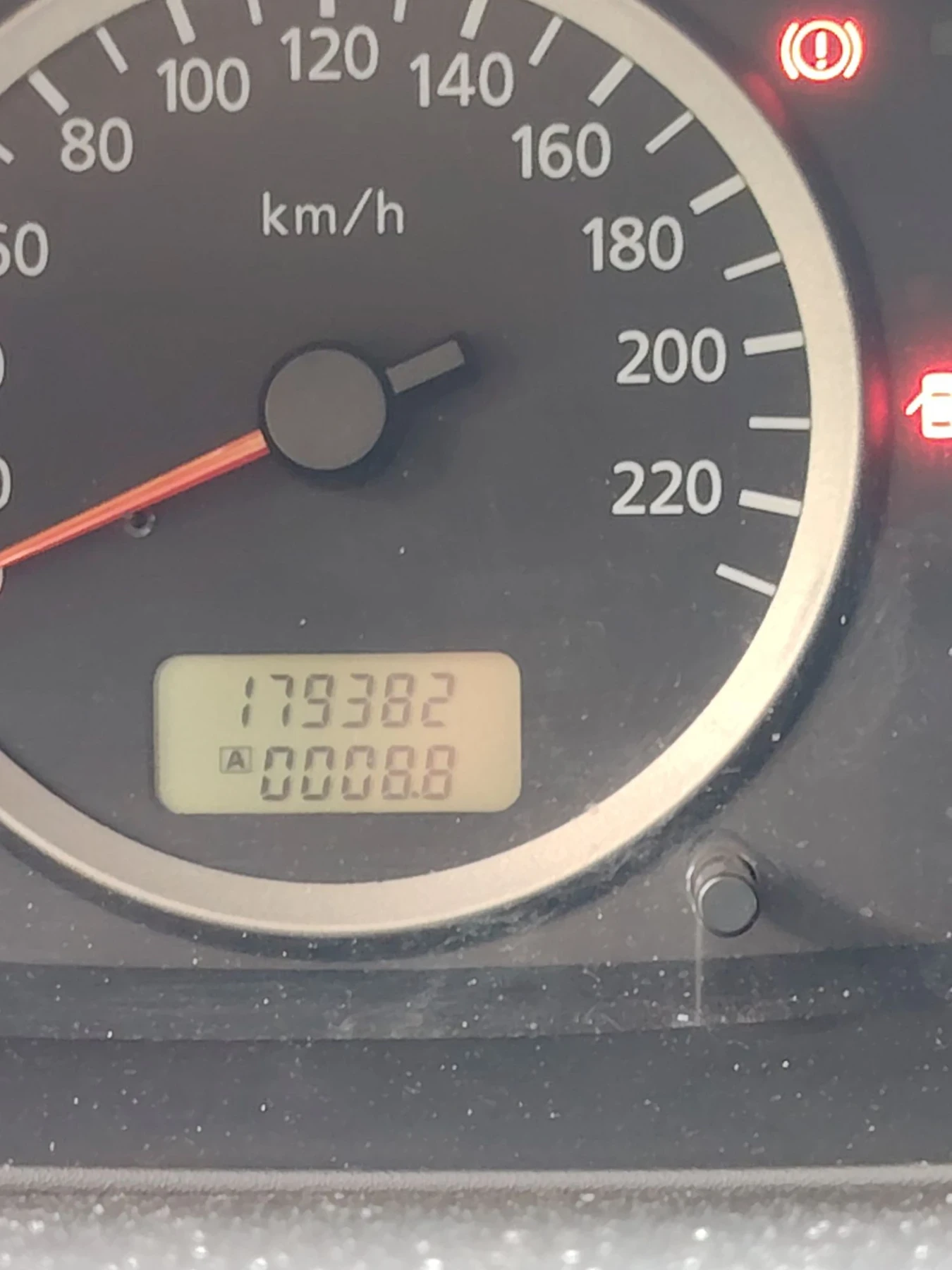 Nissan Almera tino, снимка 10 - Автомобили и джипове - 55608858