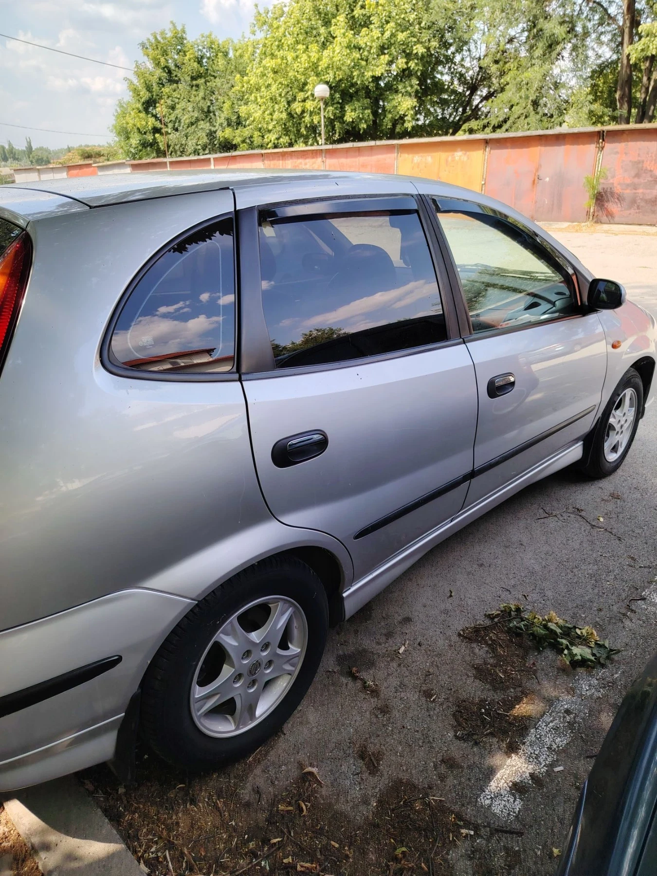 Nissan Almera tino, снимка 4 - Автомобили и джипове - 55608858