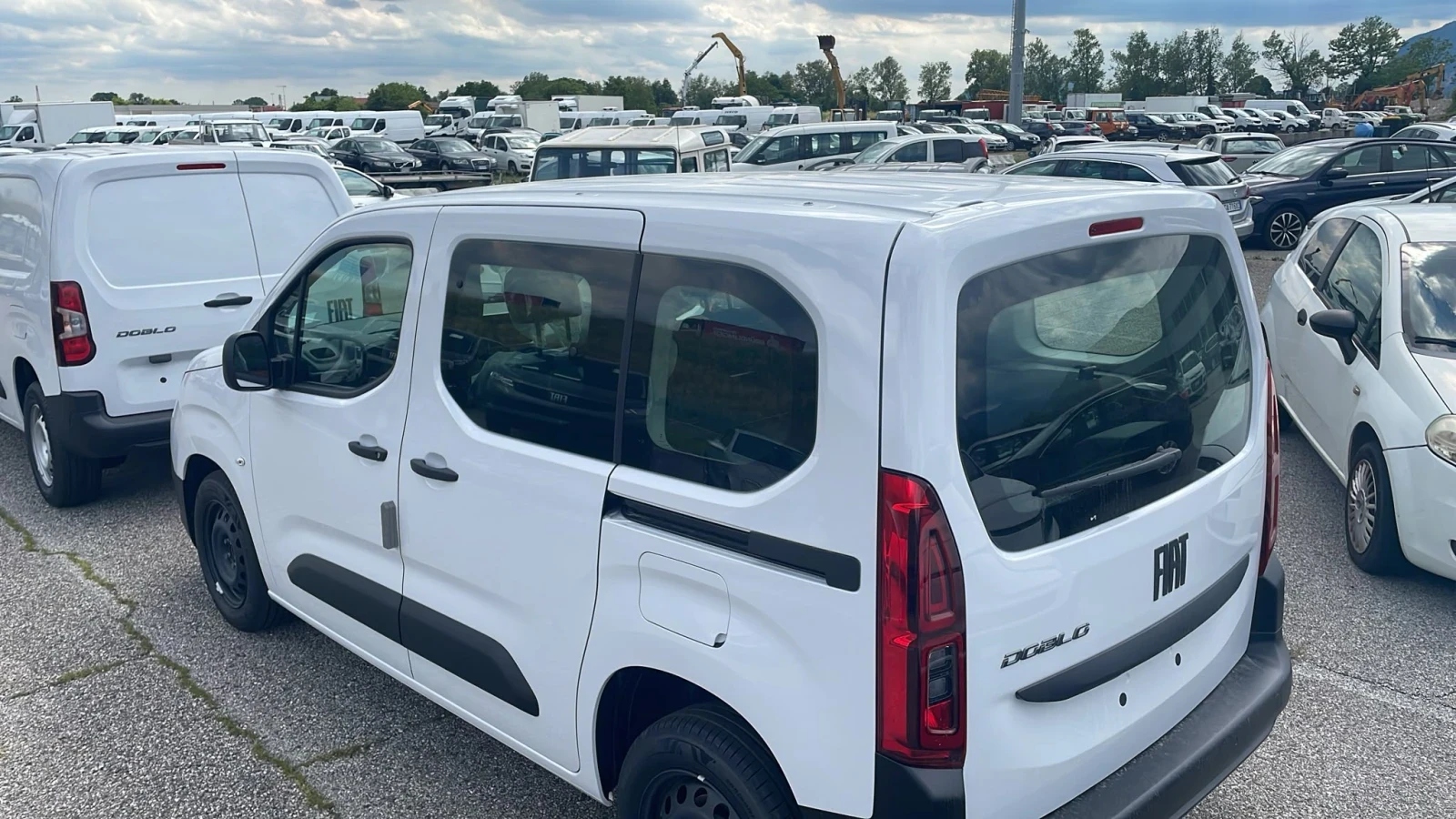 Fiat Doblo Van 1.6D 92кс. Чисто нов Наличен, снимка 2 - Автомобили и джипове - 55675569