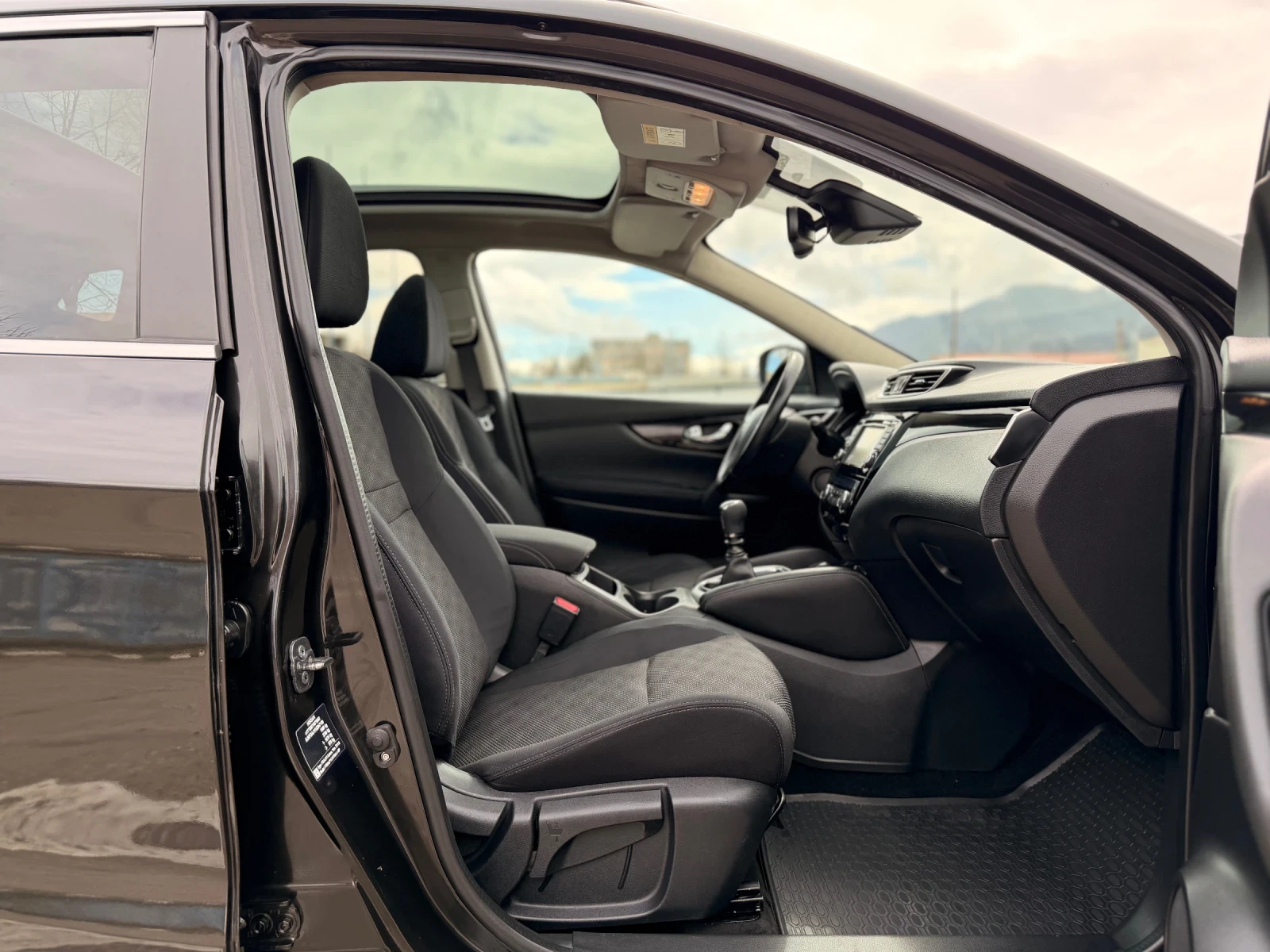 Nissan Qashqai 1.6DCI/ПАНОРАМА/360КАМЕРИ/185000КМ, снимка 11 - Автомобили и джипове - 54005846