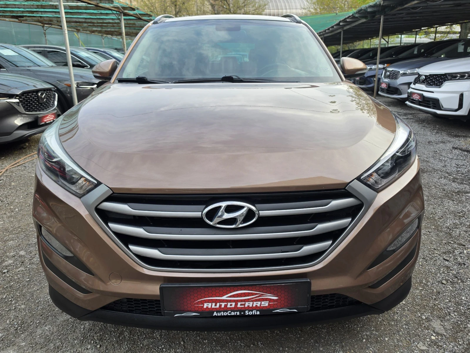 Hyundai Tucson 2.0 AWD* LUXORY, снимка 2 - Автомобили и джипове - 54360126