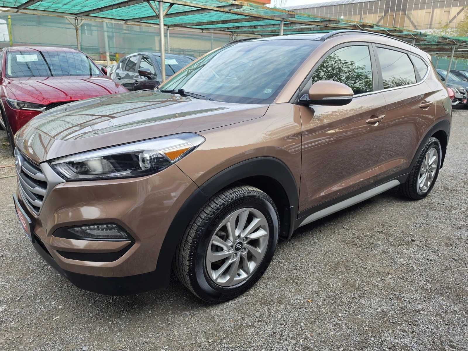 Hyundai Tucson 2.0 AWD* LUXORY, снимка 3 - Автомобили и джипове - 54360126