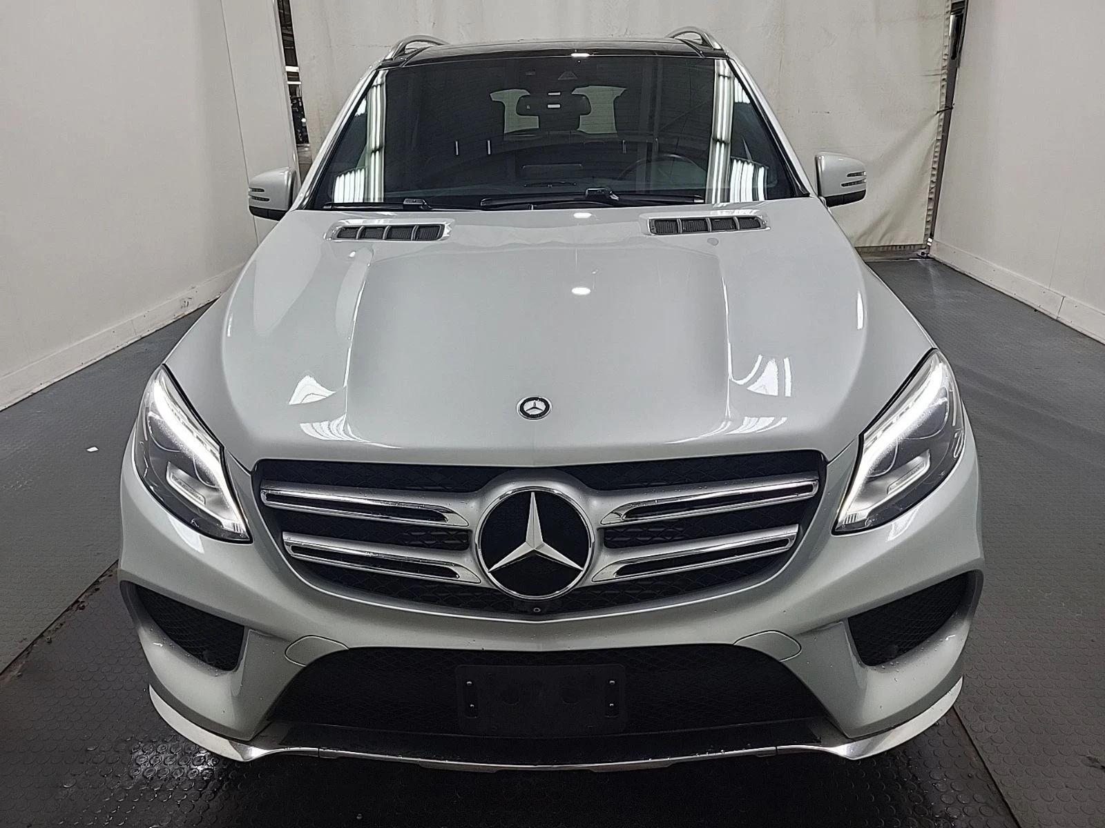 Mercedes-Benz GLE 350 AMG Line | AIRMATIC | Panorama | Keyless Go | AMG , снимка 2 - Автомобили и джипове - 54741537