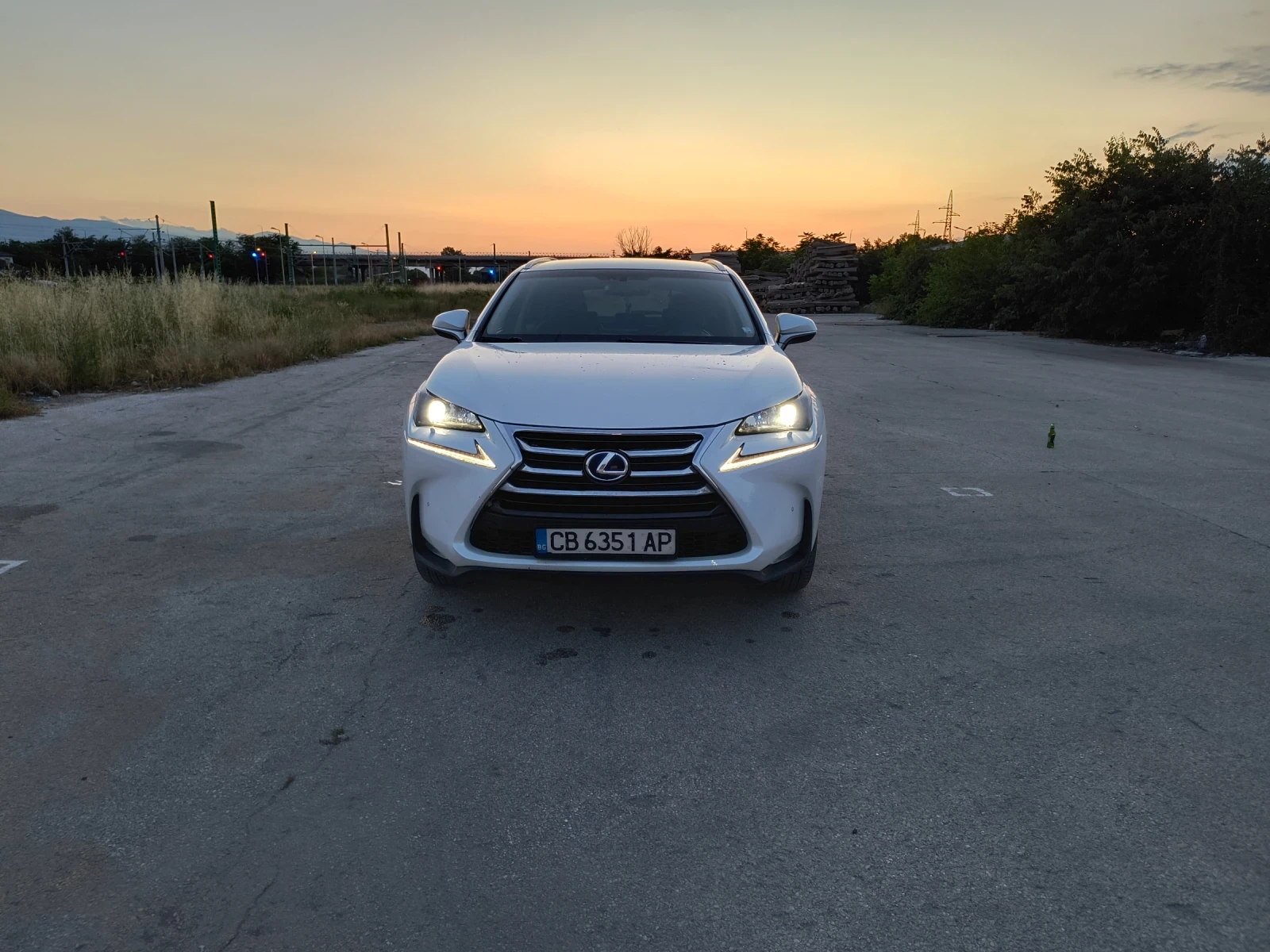 Lexus NX 300h, снимка 8 - Автомобили и джипове - 54850005