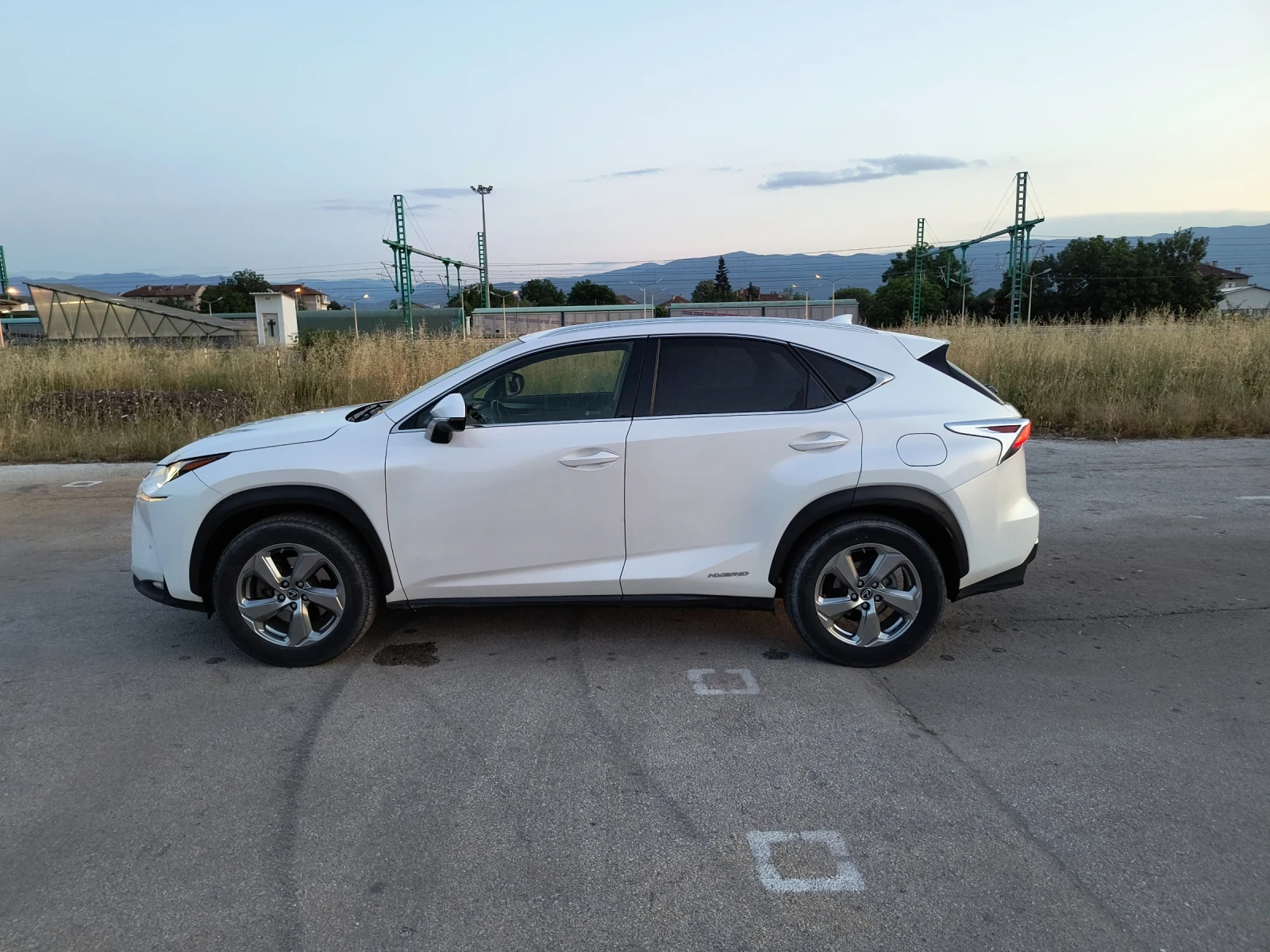 Lexus NX 300h, снимка 2 - Автомобили и джипове - 54850005