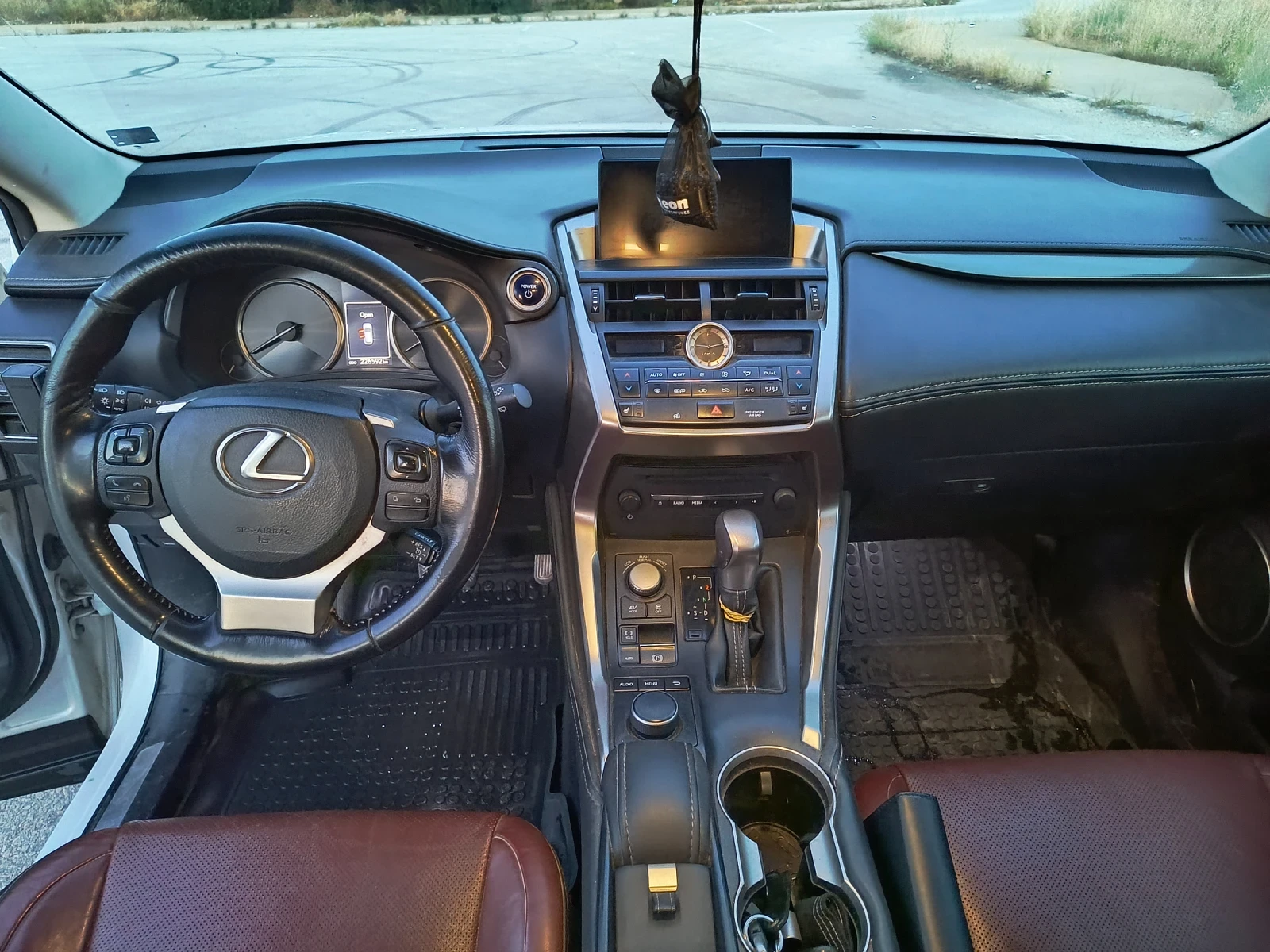 Lexus NX 300h, снимка 9 - Автомобили и джипове - 54850005