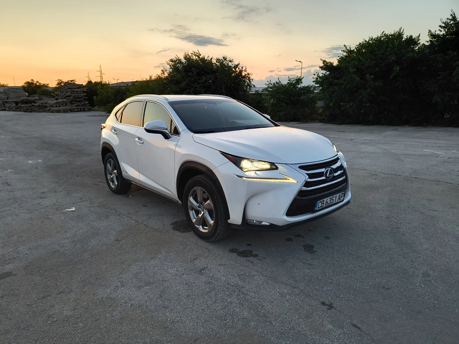 Lexus NX 300h, снимка 7 - Автомобили и джипове - 54850005