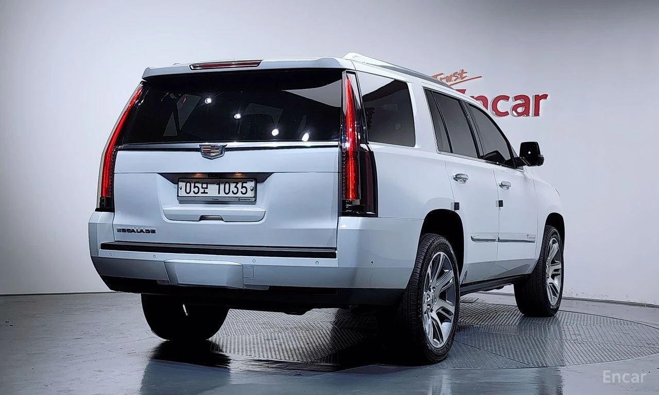 Cadillac Escalade 6.2* V8* ПОДГРЕВ* ОБДУХВАНЕ* МАСАЖ* КЕЙЛЕС* КАМЕРА, снимка 2 - Автомобили и джипове - 55277491