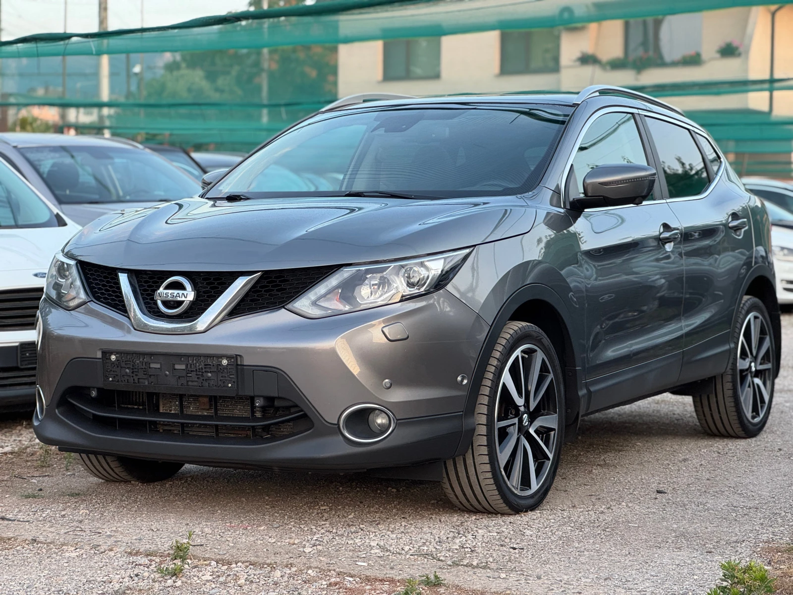 Nissan Qashqai 1.6DCI* Tekna* XENON* NAVI* AUTOMATIC, снимка 2 - Автомобили и джипове - 55384659