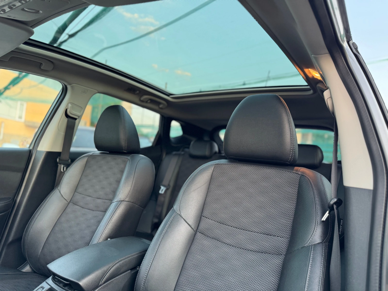 Nissan Qashqai 1.6DCI* Tekna* XENON* NAVI* AUTOMATIC, снимка 13 - Автомобили и джипове - 55384659