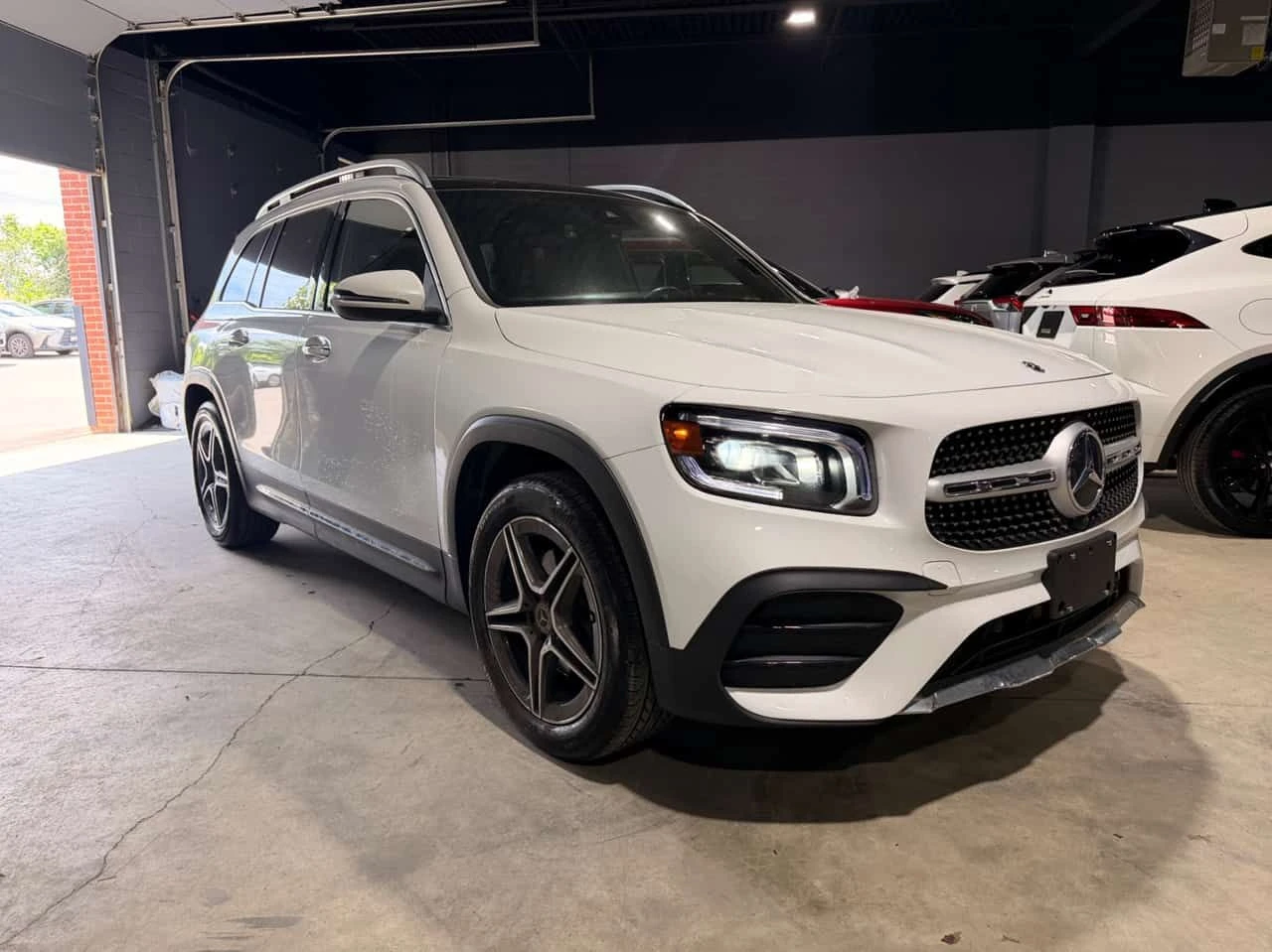 Mercedes-Benz GLB 250 DISTRONIC / CARFAX / АВТОКРЕДИТ , снимка 2 - Автомобили и джипове - 55602347